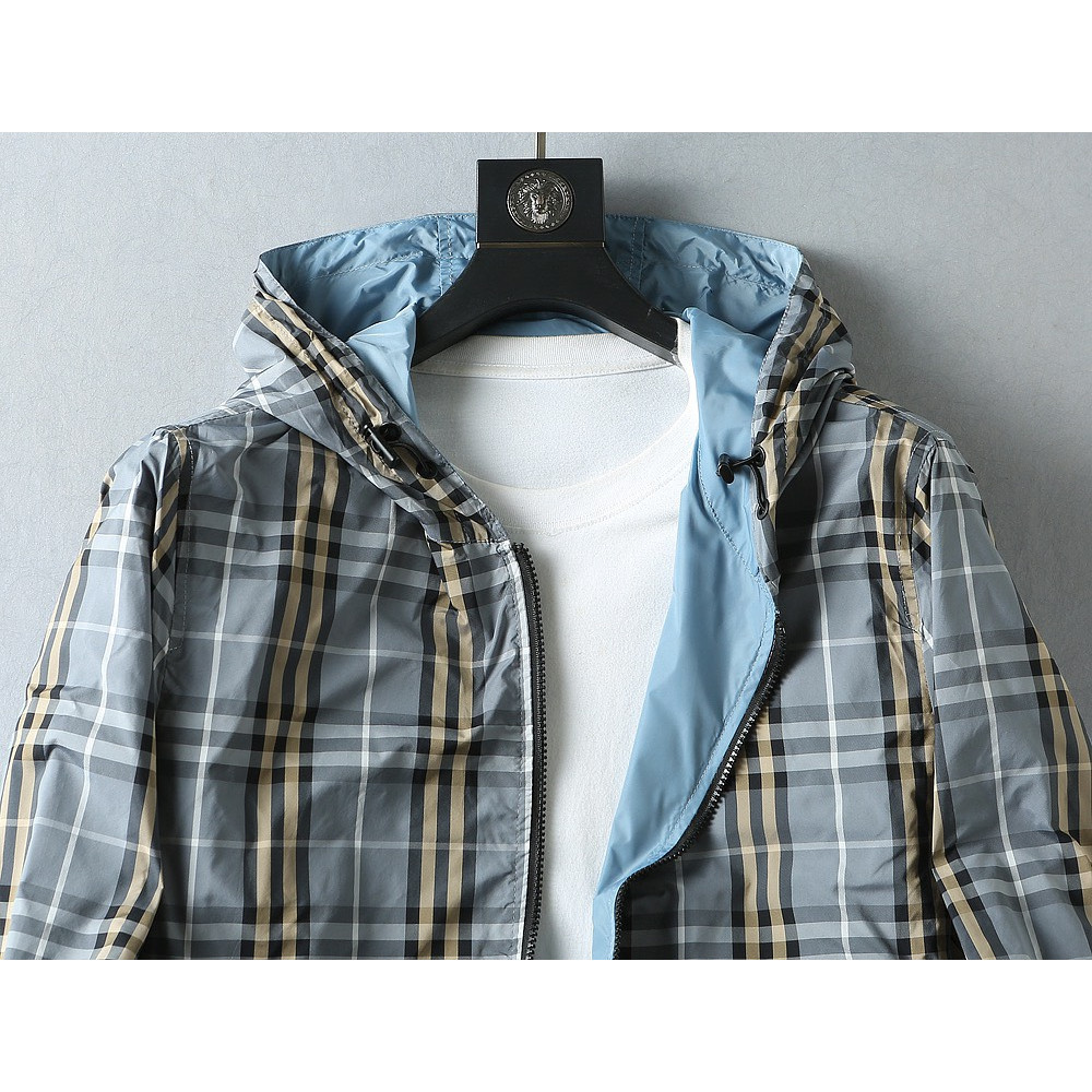 <p>BURBERRY 夹克外套(时尚设计师款)(天藍)</p>