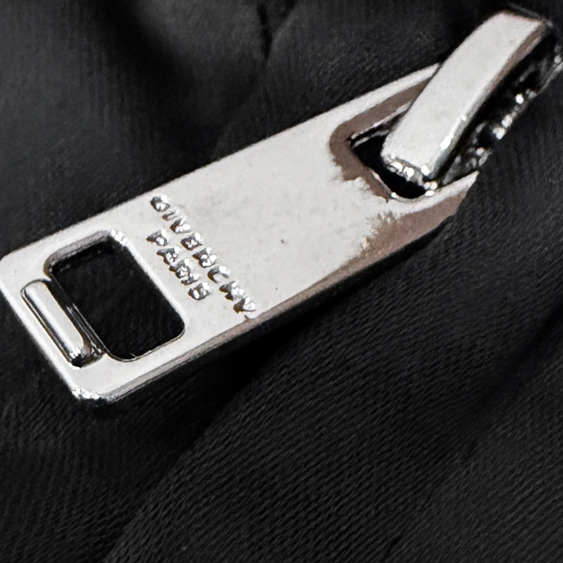 <p>Givenchy&nbsp;棒球外套</p>