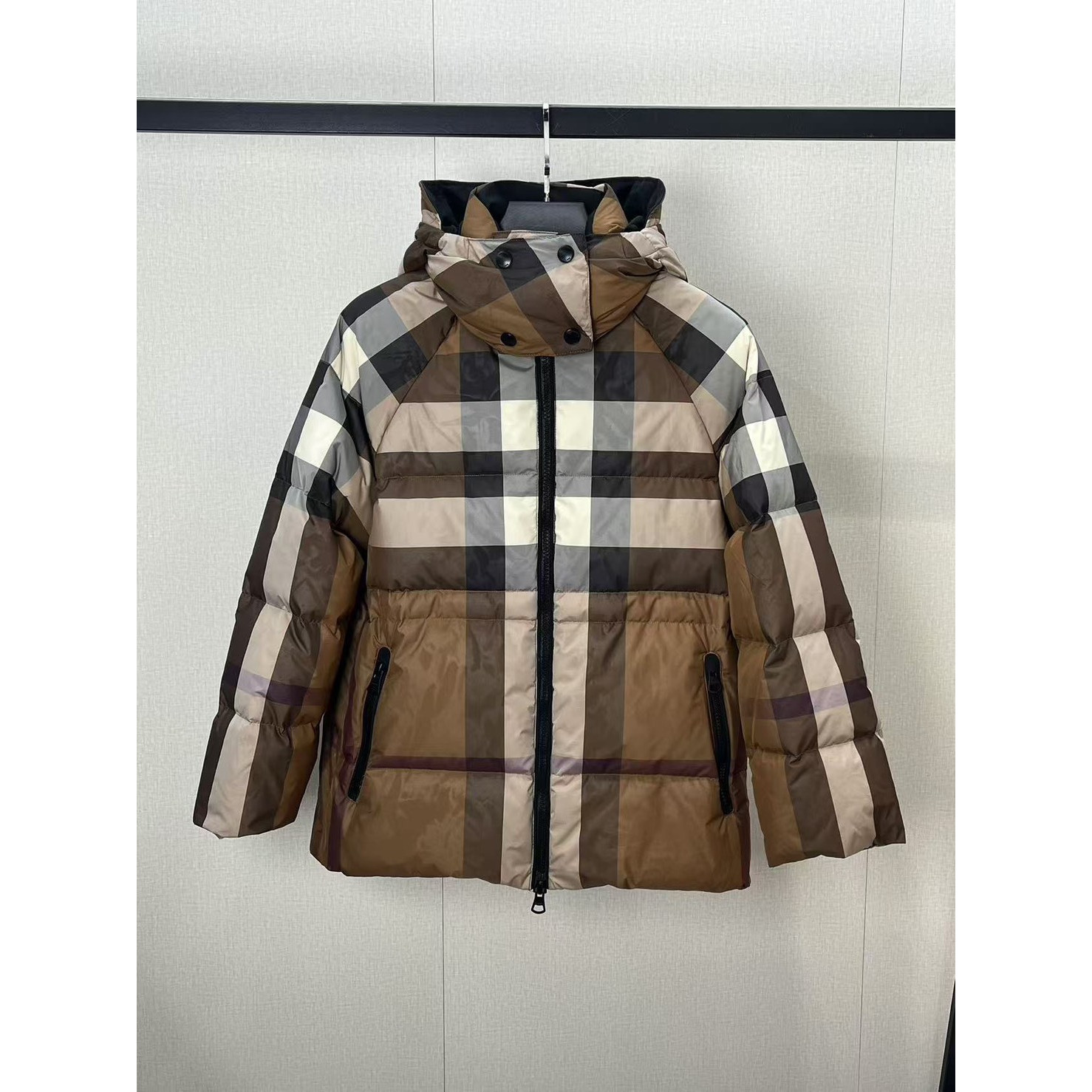 <p>BURBERRY 格纹女款羽绒服</p>