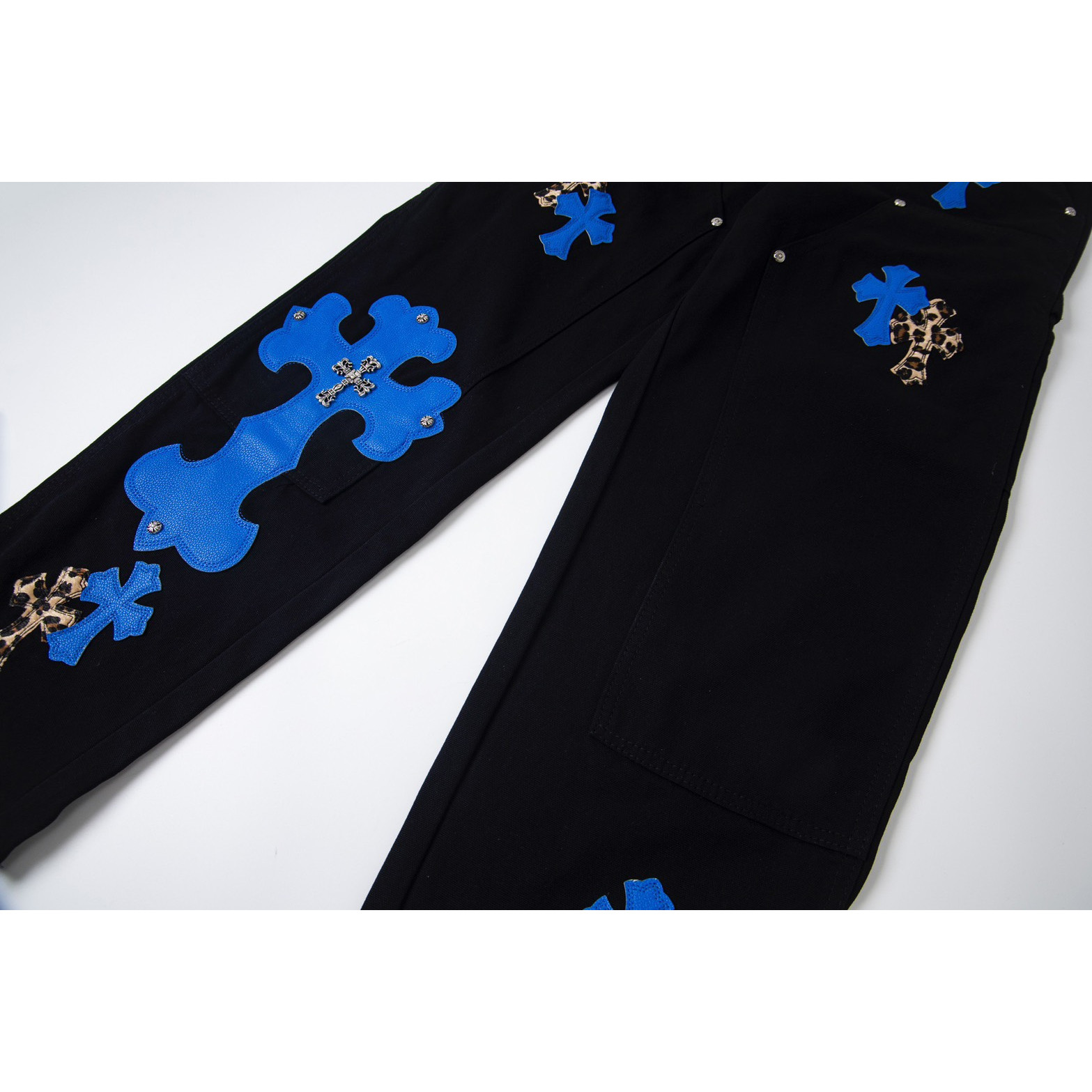 <p>CHROME HEARTS 伐木重工蓝色豹纹十字架牛仔裤(1750#)</p>