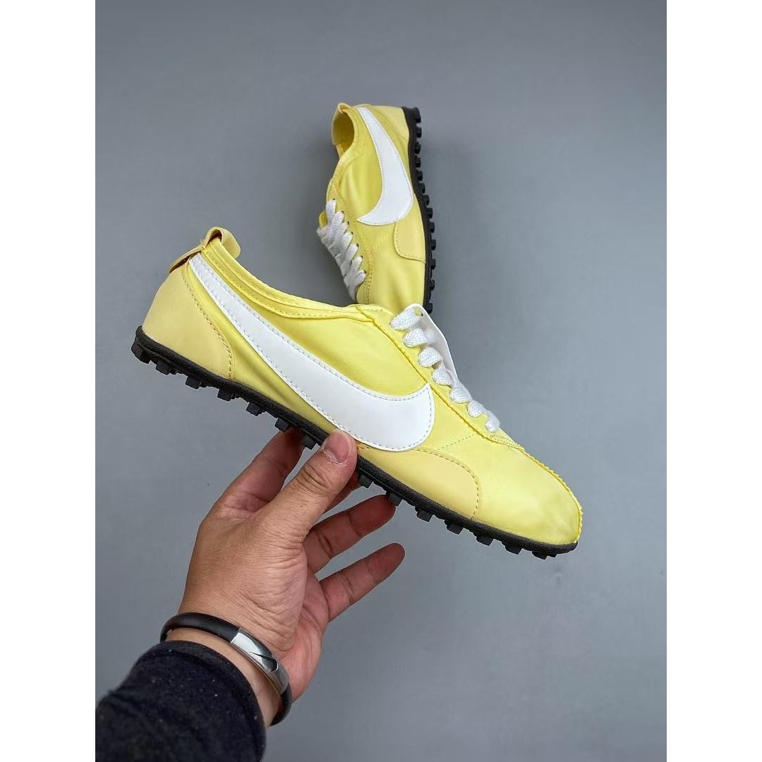 <p>NIKE MOON SHOE OG SP 休闲板鞋(黃)</p>