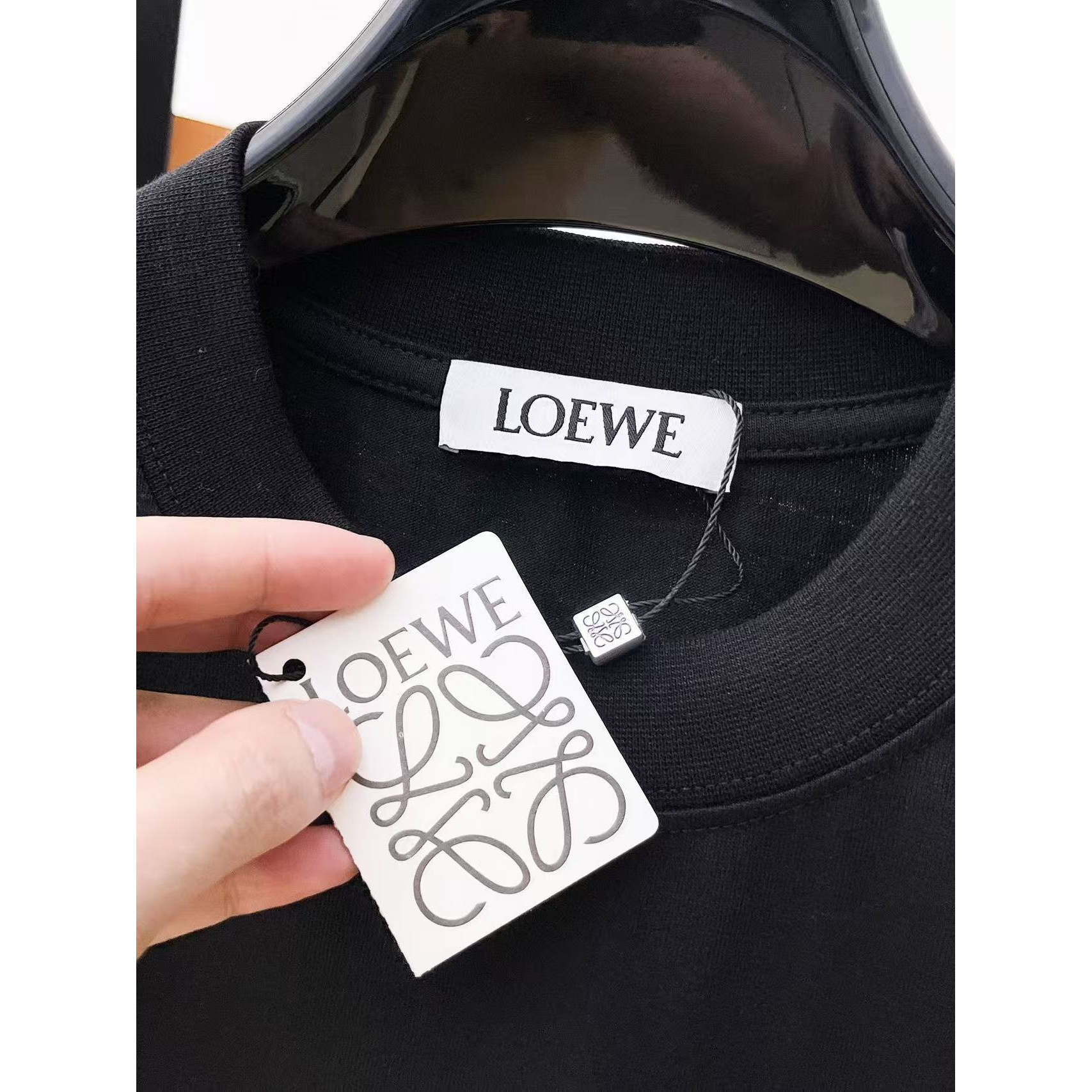 <p>LOEWE 专柜新款短袖T恤(黑)</p>
