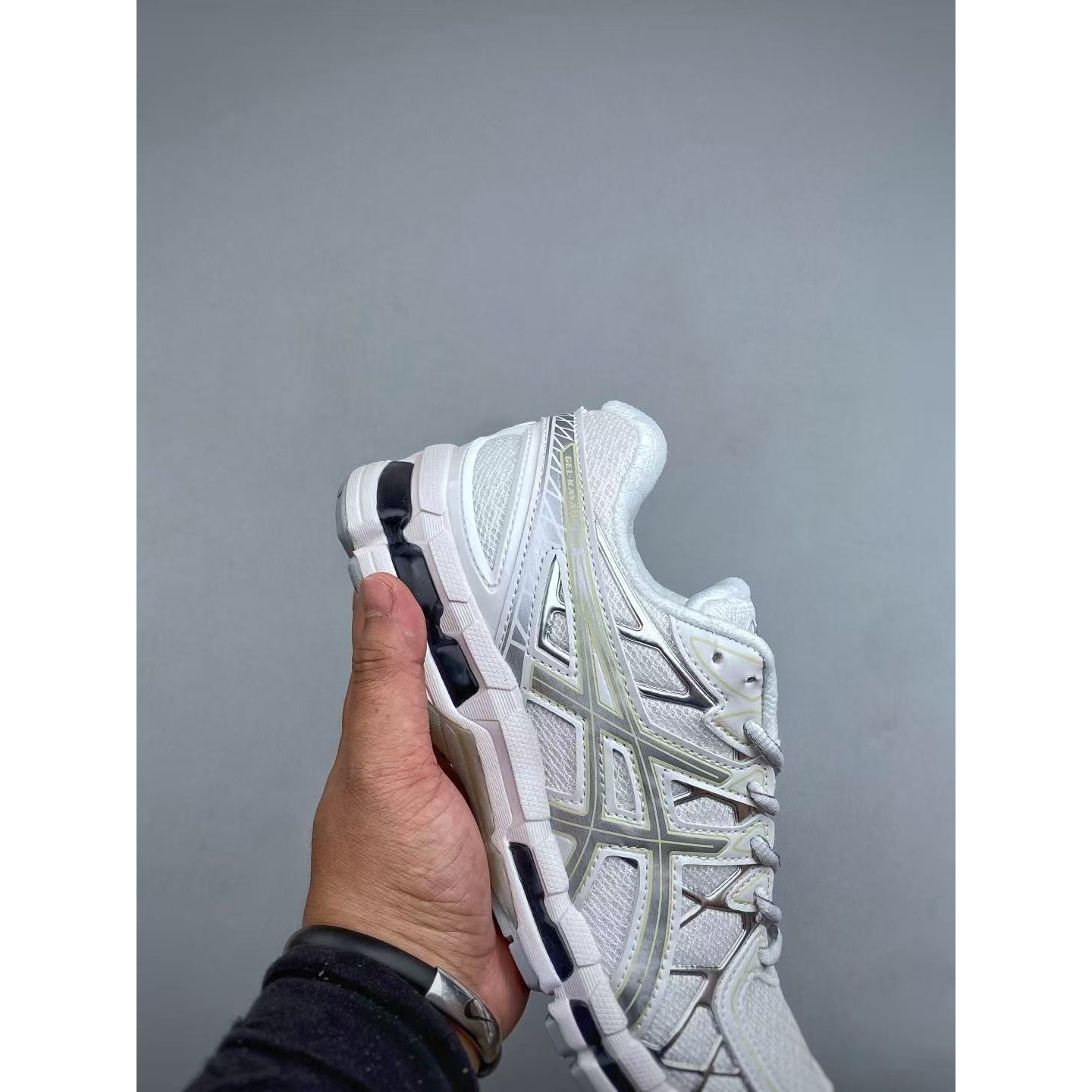 <p>Asics Gel-Kayano 20代 透气专业跑鞋(白)</p>