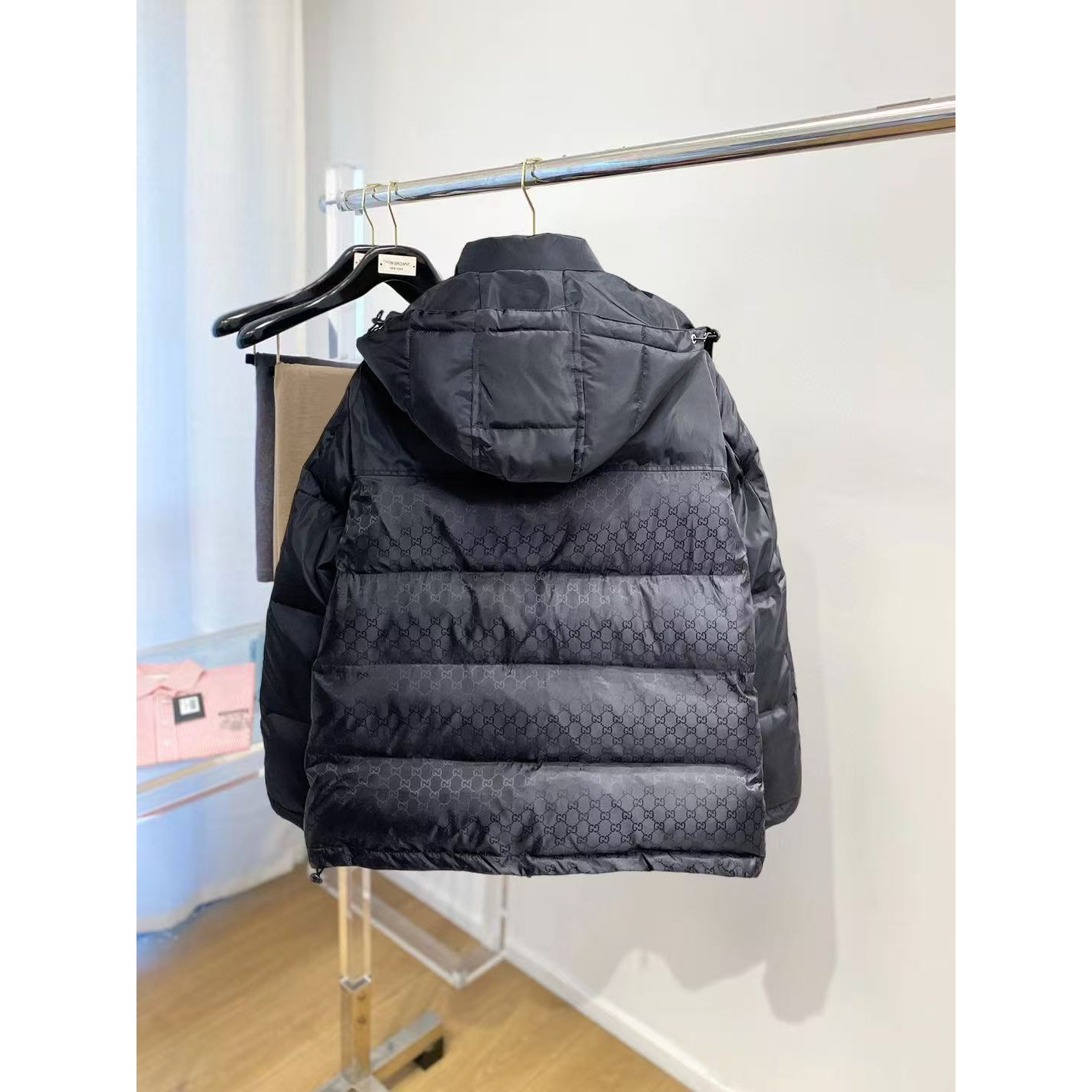 <p>GUCCI 秋冬新款羽绒服(黑)</p>