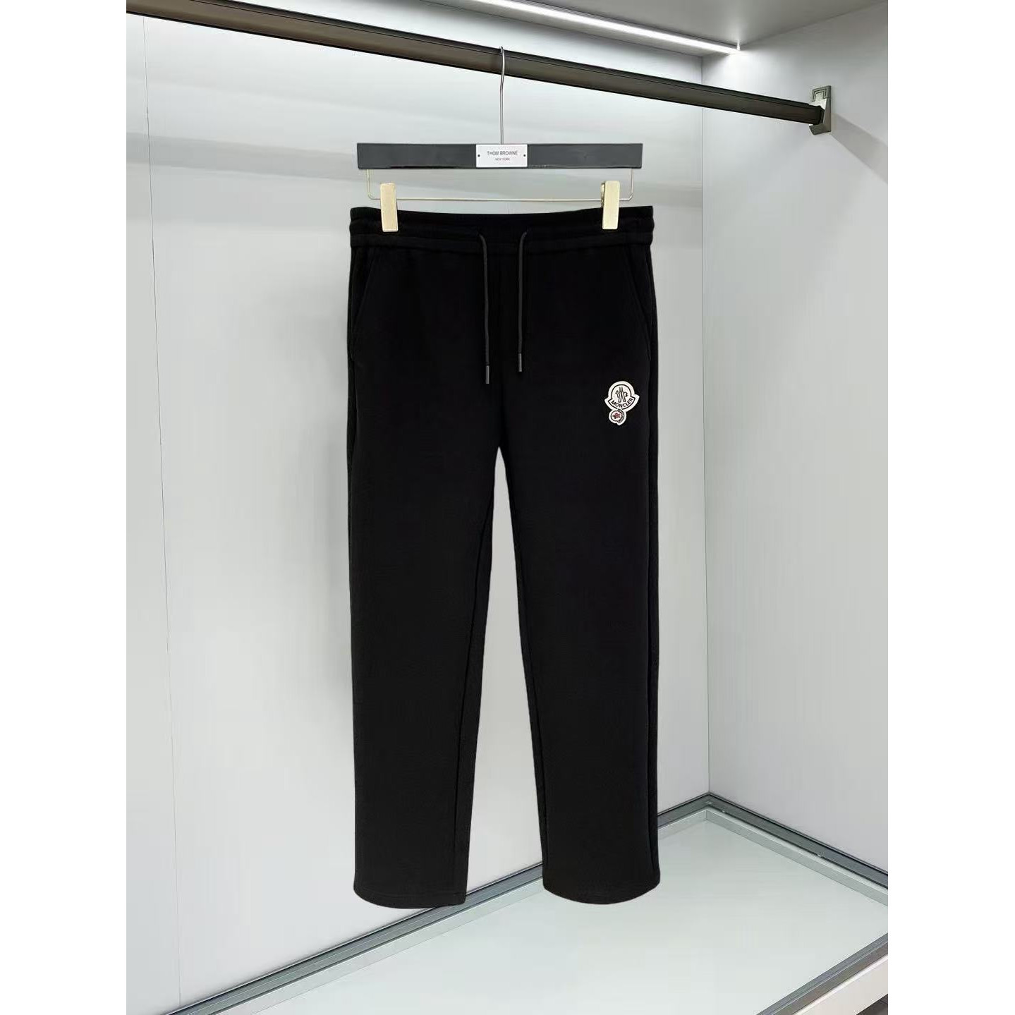 <p>MONCLER 男士长裤(782467)</p>