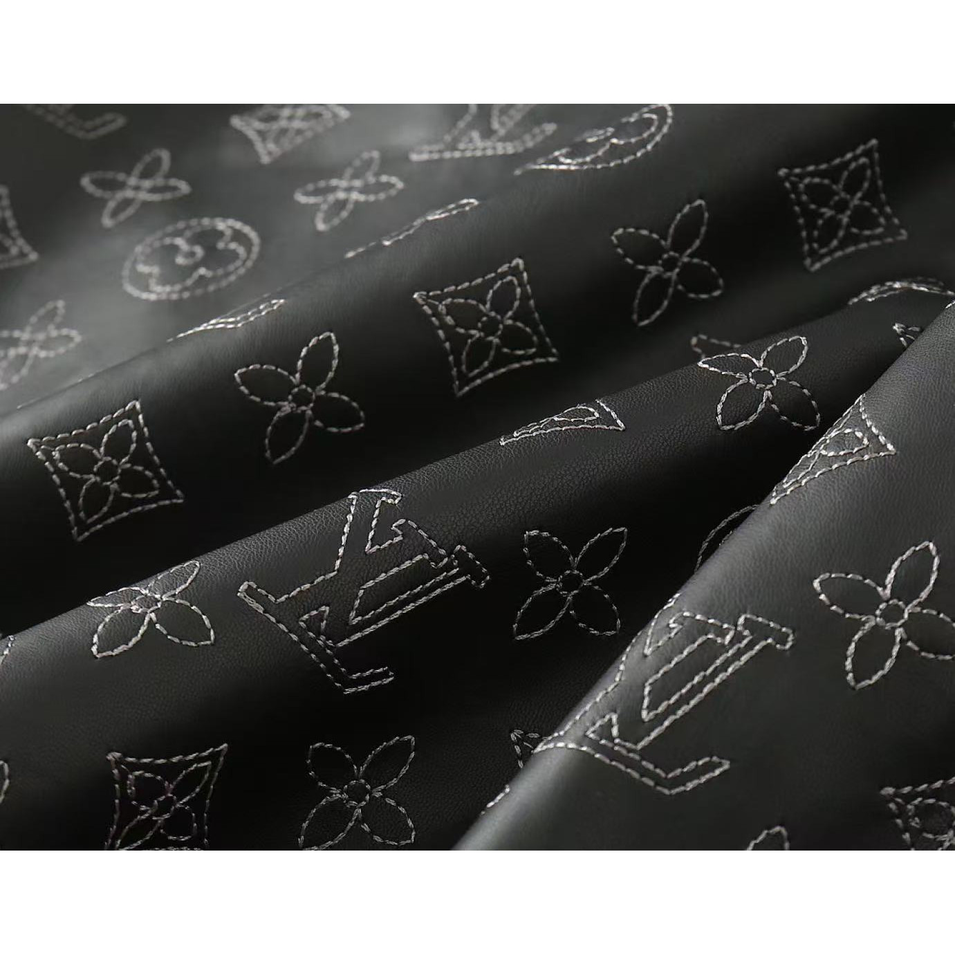 <p>LV&nbsp;男士夹克外套(銀灰色)</p>