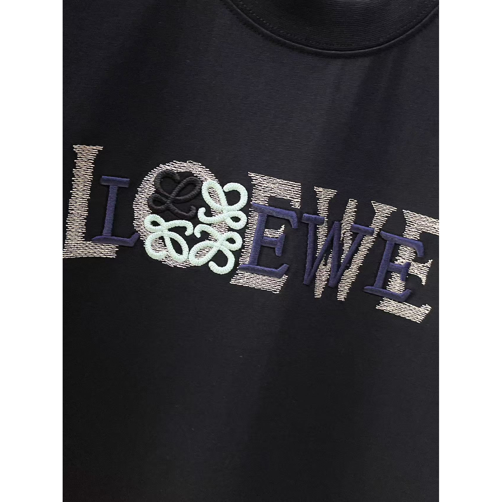 <p>LOEWE 专柜新款短袖T恤(黑)</p>