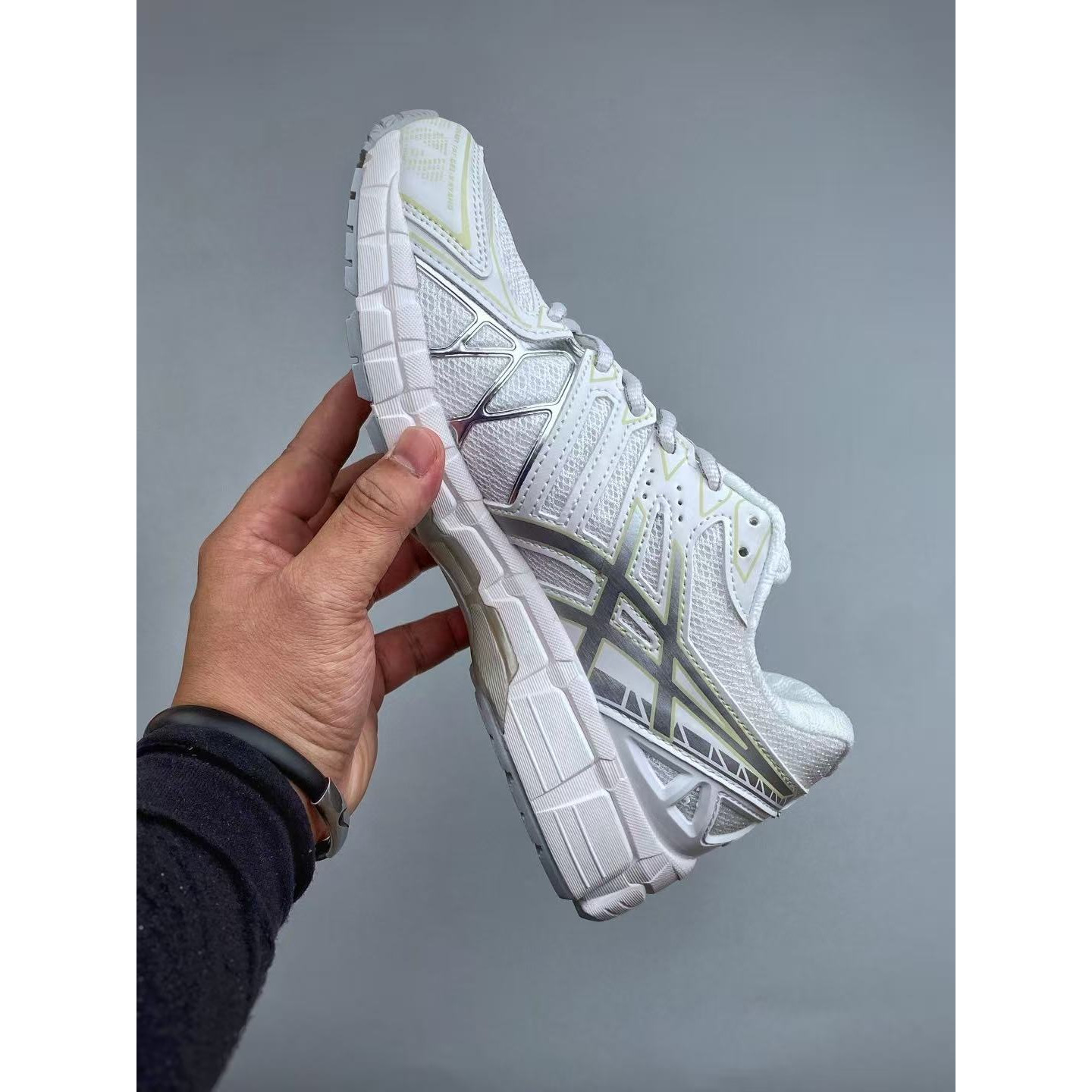 <p>Asics Gel-Kayano 20代 透气专业跑鞋(白)</p>