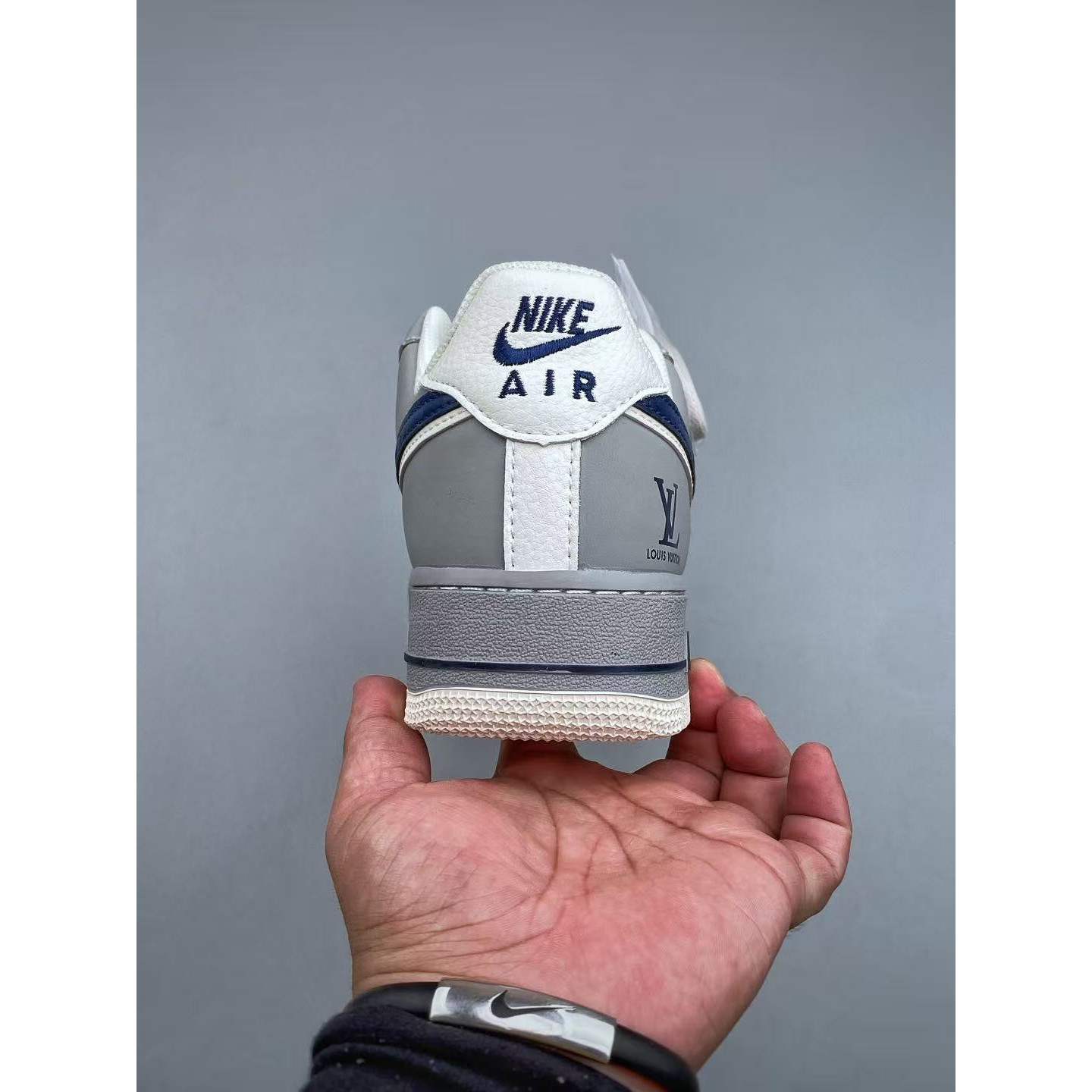 <p>Nike Air Force1 07 low &nbsp;联名款</p>