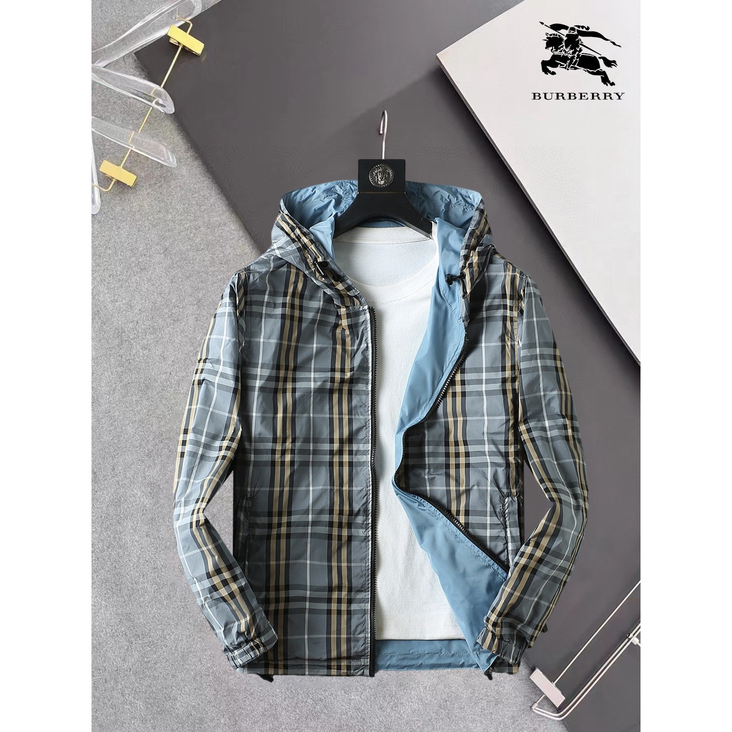 <p>BURBERRY 夹克外套(时尚设计师款)(天藍)</p>