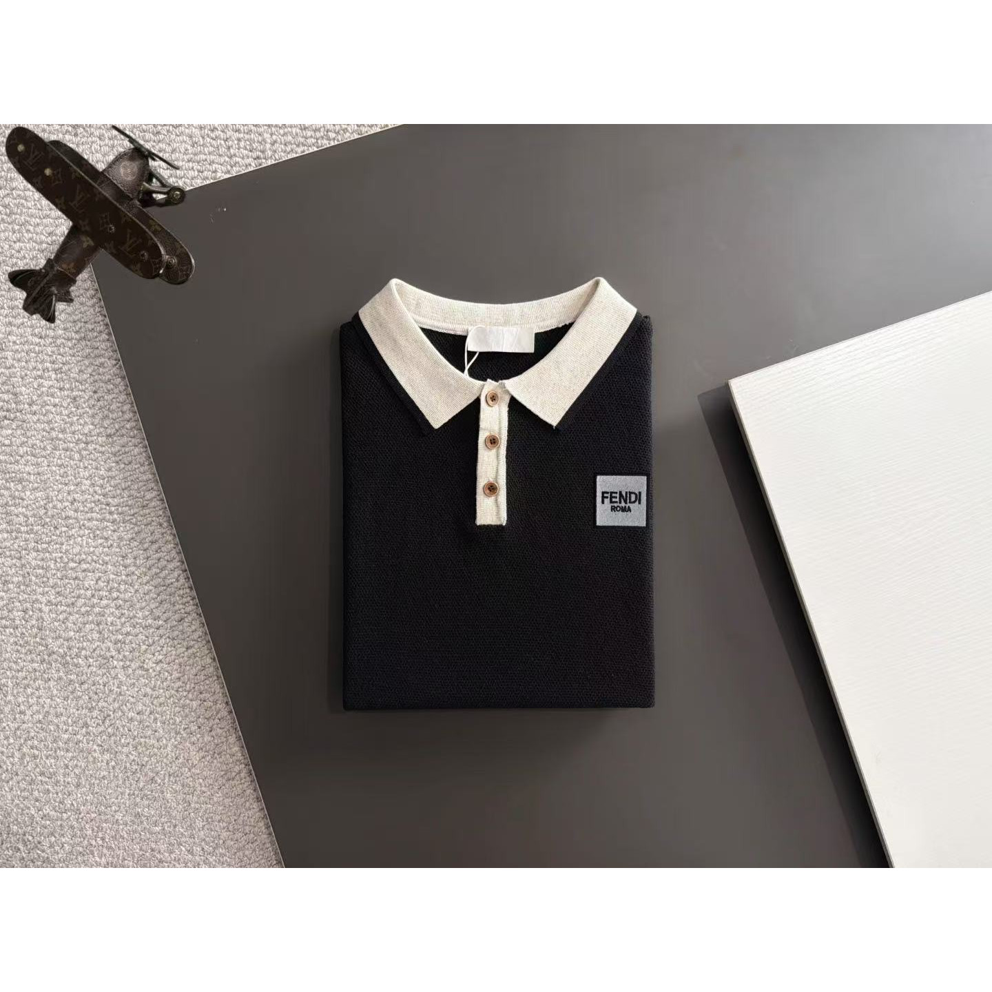 <p>FENDI 夏季新款短袖T恤(黑)</p>