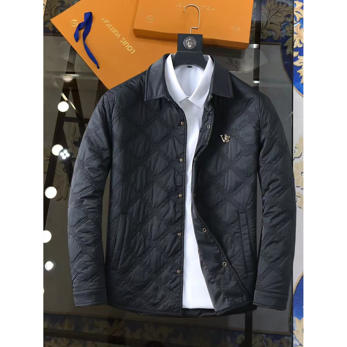 <p>LV 加厚棉服外套(黑)</p>