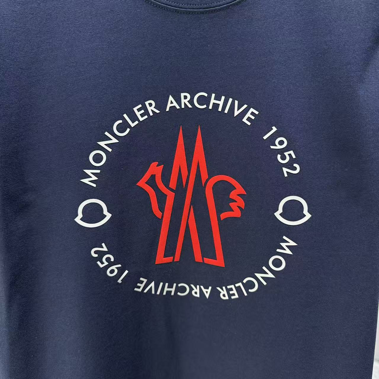 <p>Moncler 短袖T恤(深藍)</p>