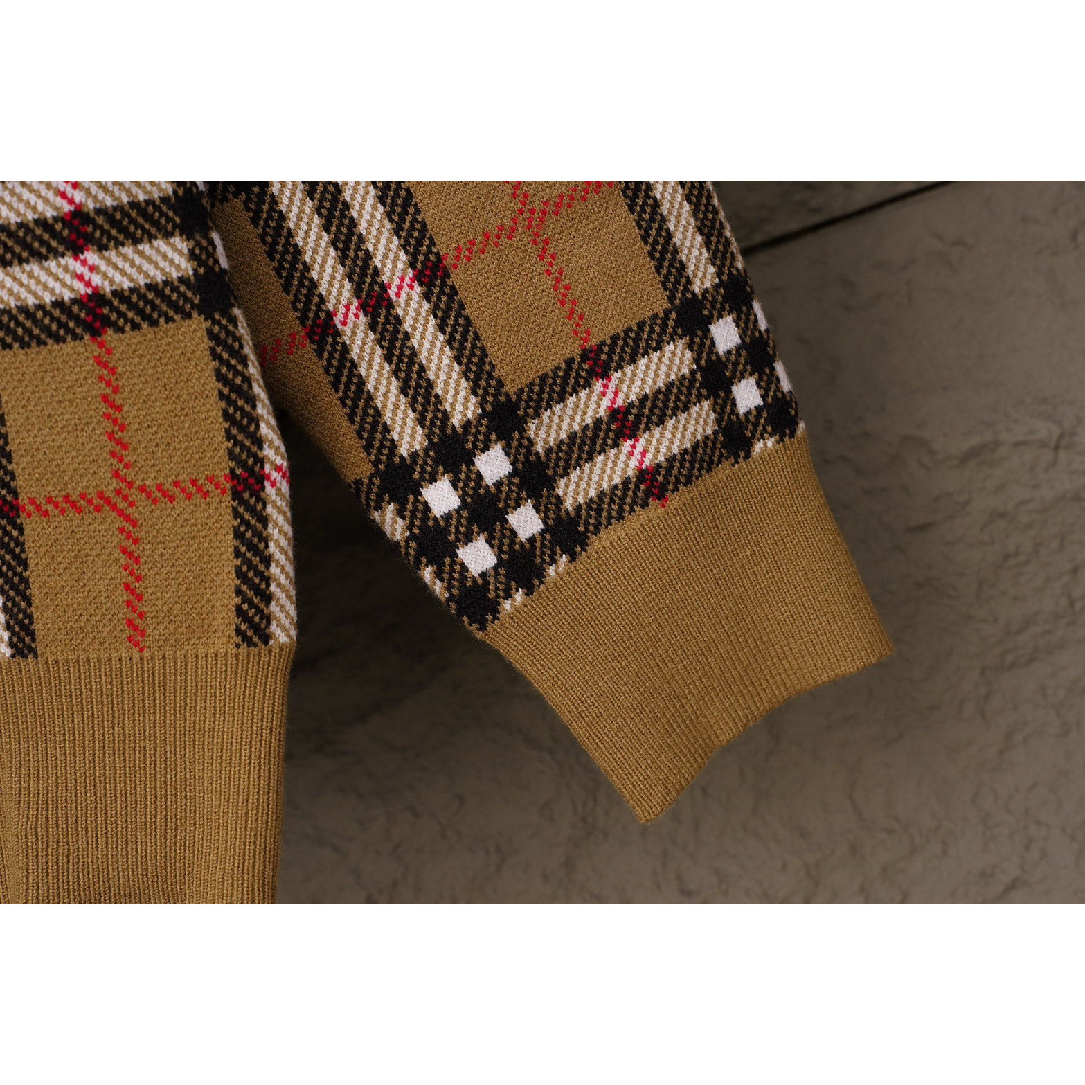 <p>BURBERRY 开衫毛衣(X26)</p>