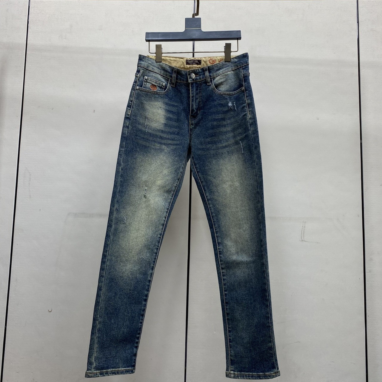 <p>Loro Piana 欧洲专柜新款修身小直筒牛仔裤</p>