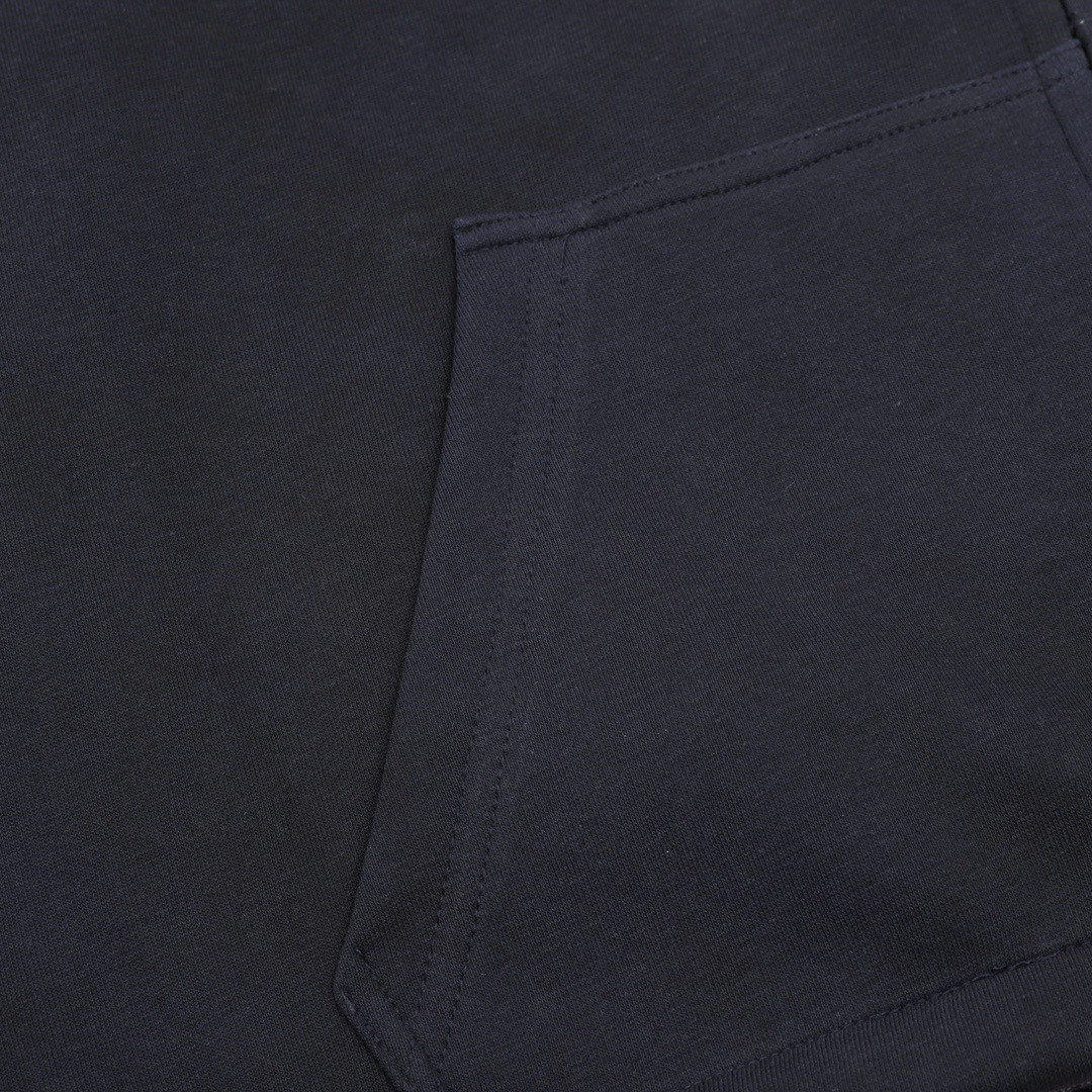 <p>Balenciaga 格纹贴布字母拉链外套</p>