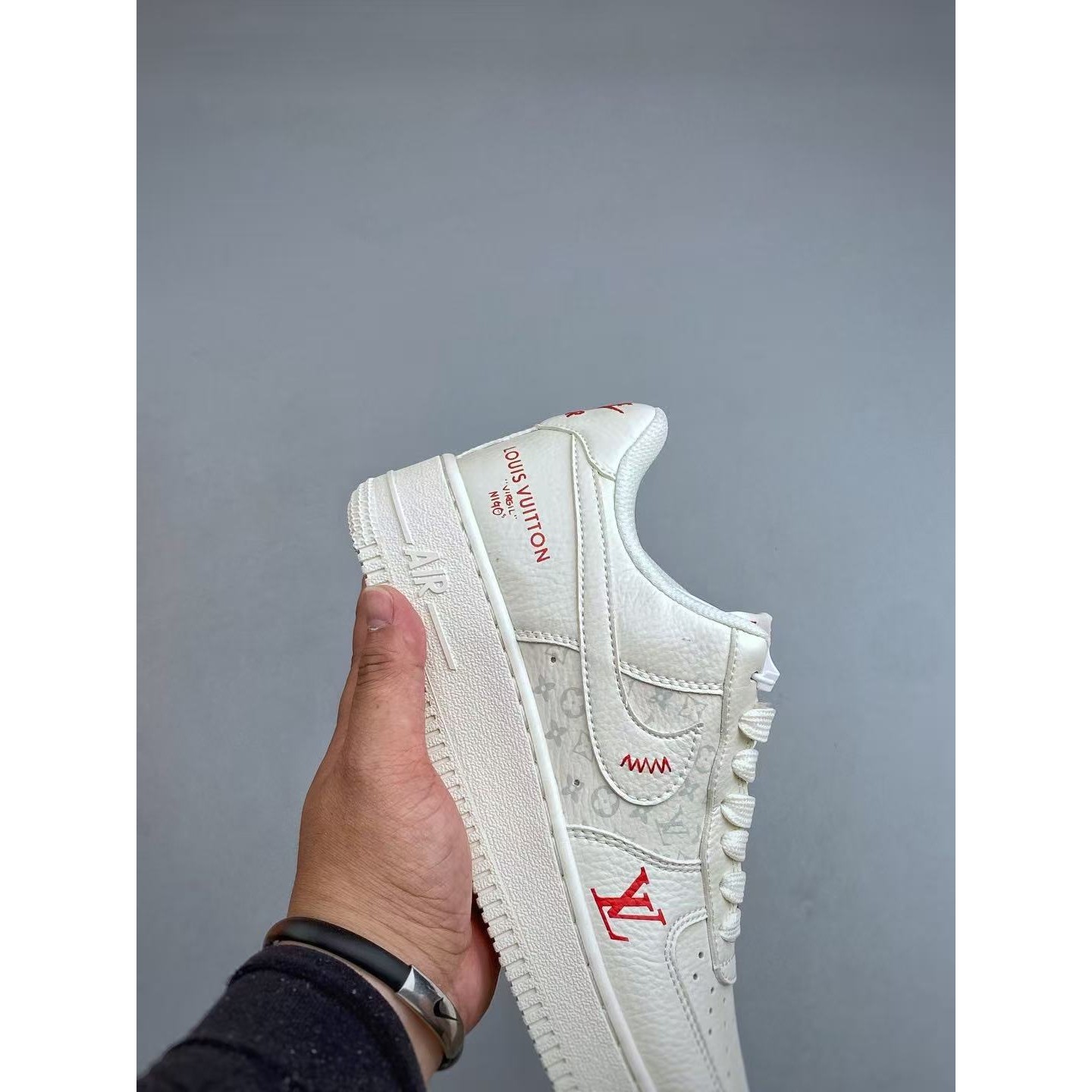 <p>Nike Air Force1 07 low &nbsp;联名款(白)</p>