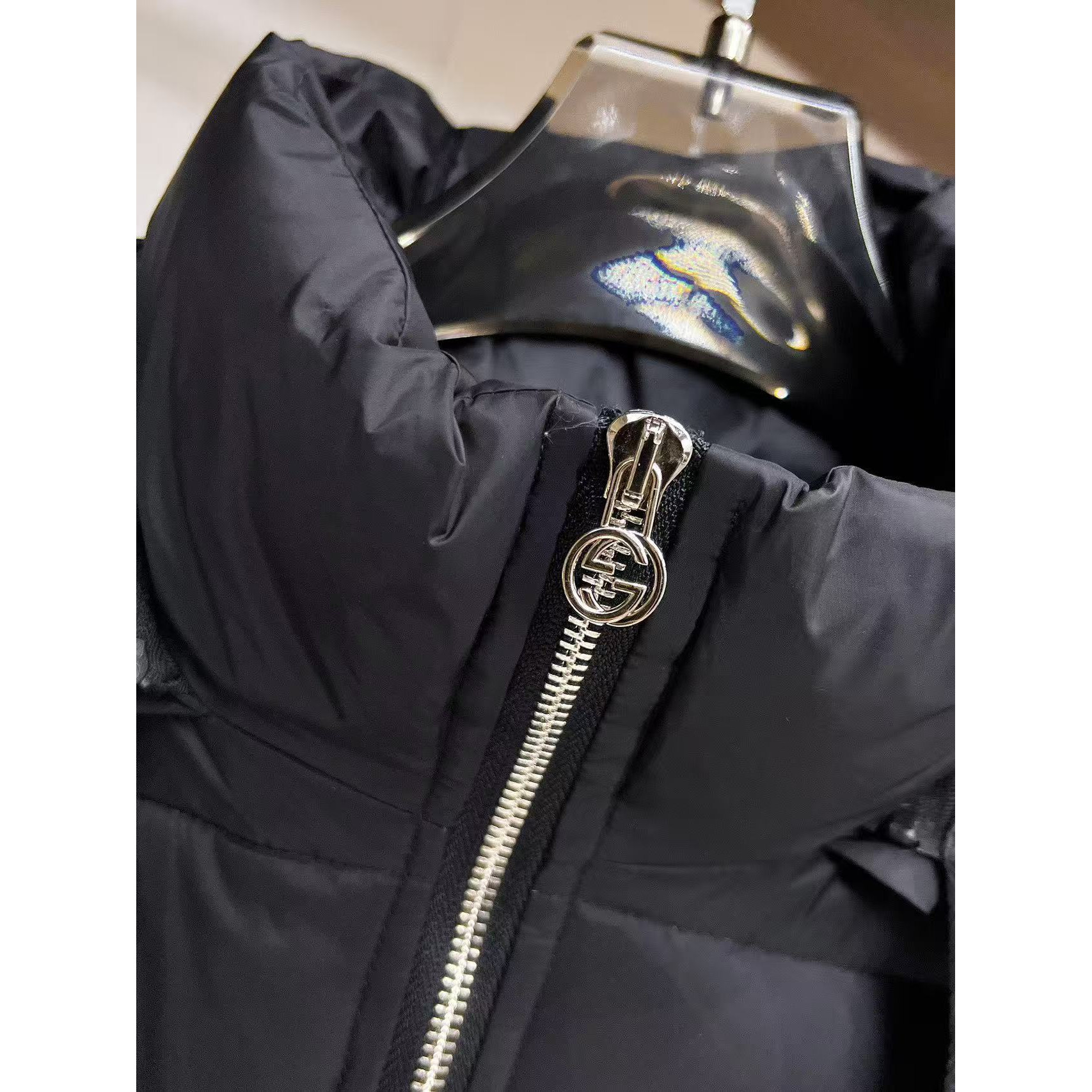 <p>GUCCI 秋冬新款羽绒服(黑)&nbsp;</p>