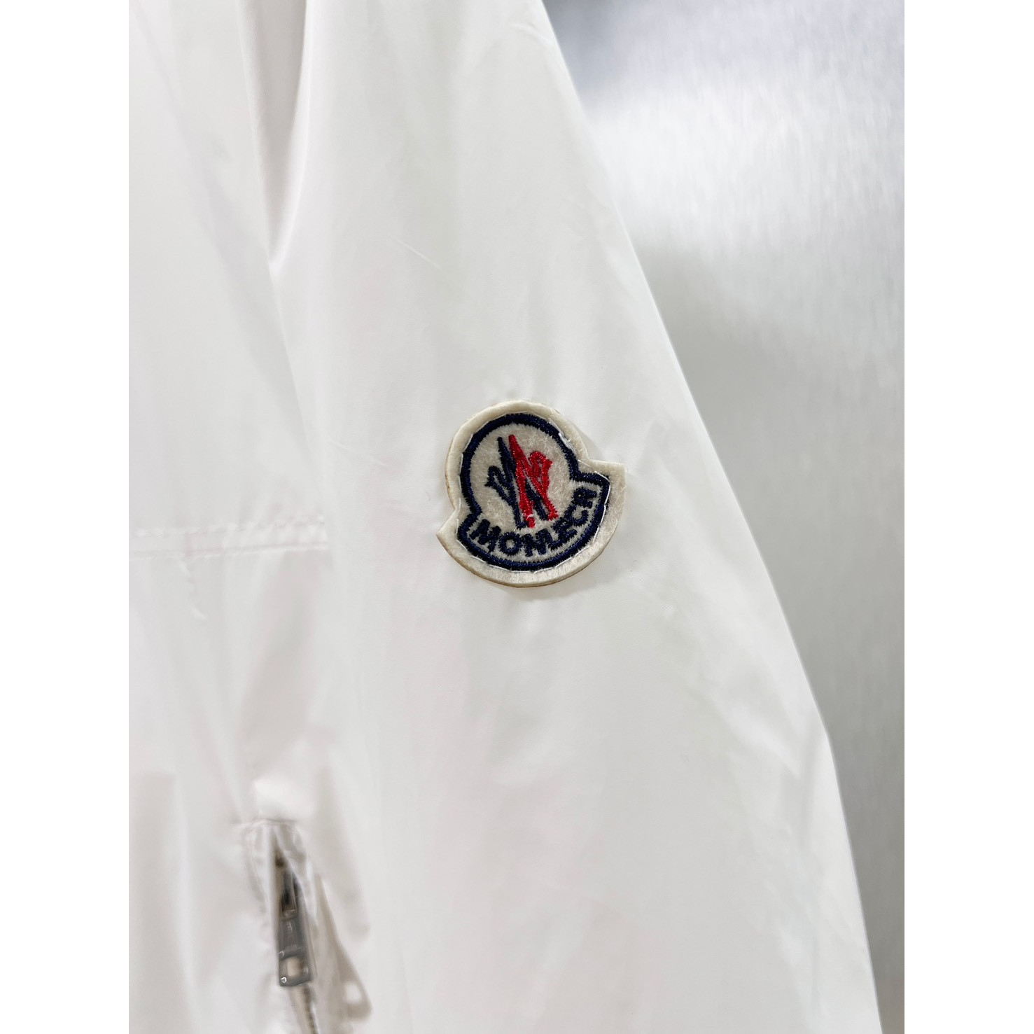 <p>MONCLER 夹克外套(白)</p>