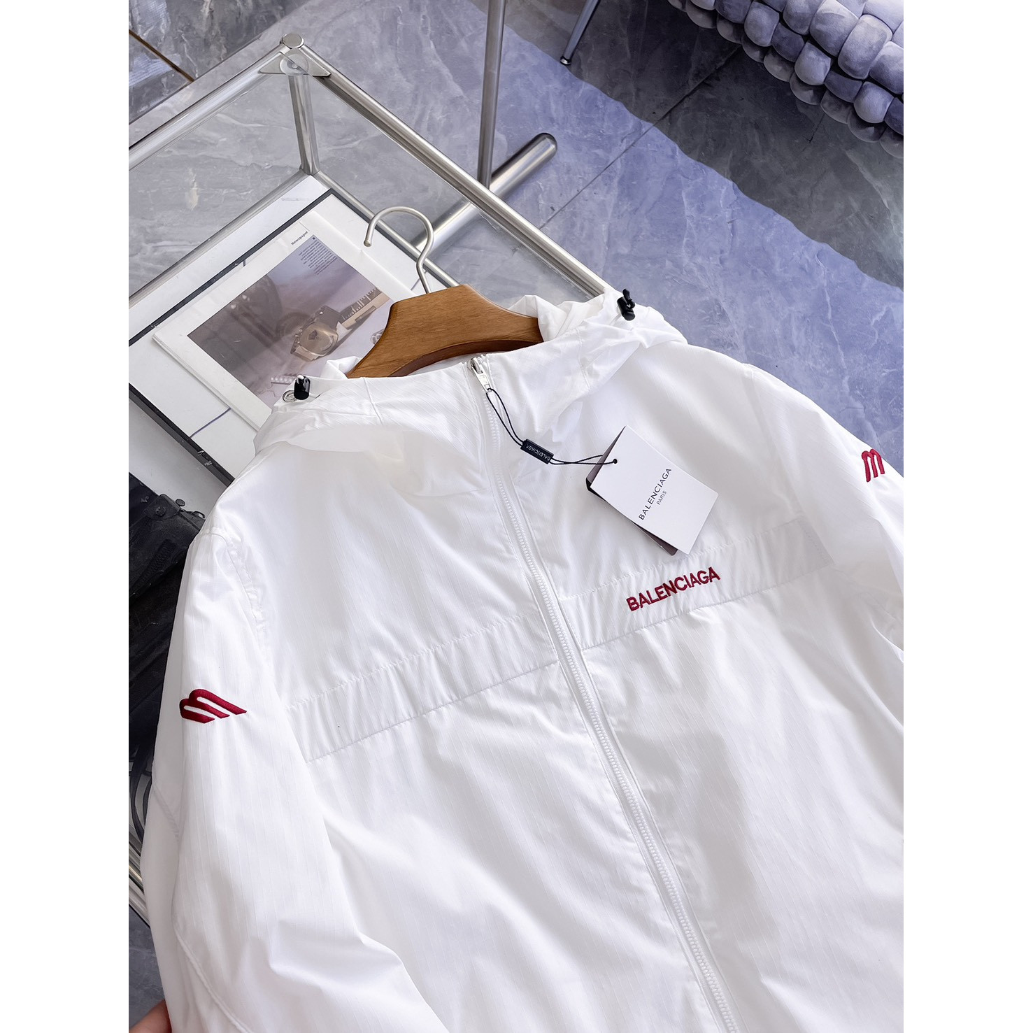 <p>Balenciaga 男士夹克外套(白)</p>