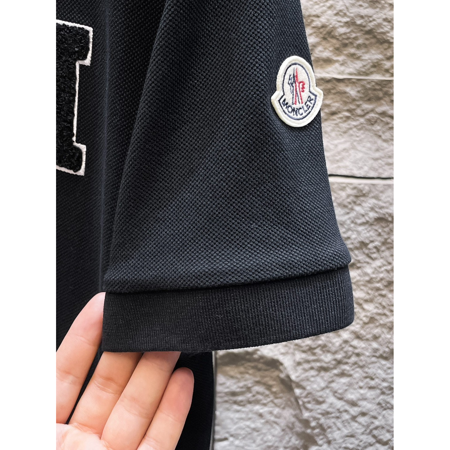 <p>MONCLER&nbsp;短袖翻领polo衫(黑)</p>