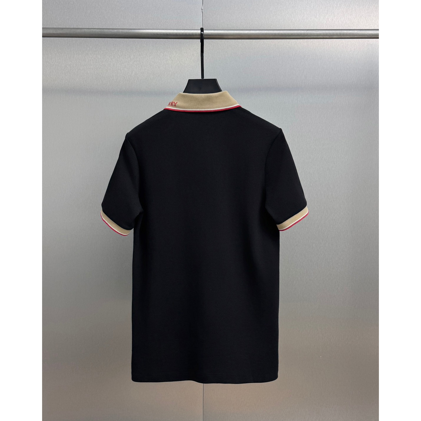 <p>BURBERRY 短袖翻领polo衫(黑)</p>
