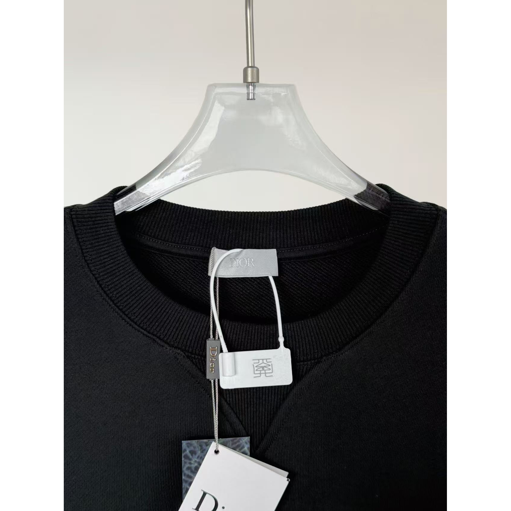 <p>DIOR&nbsp;CD刺绣圆领卫衣(白)</p>