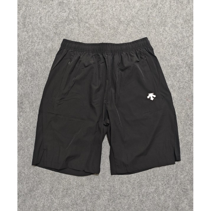 <p>DESCENTE 速乾短褲(黑)</p>