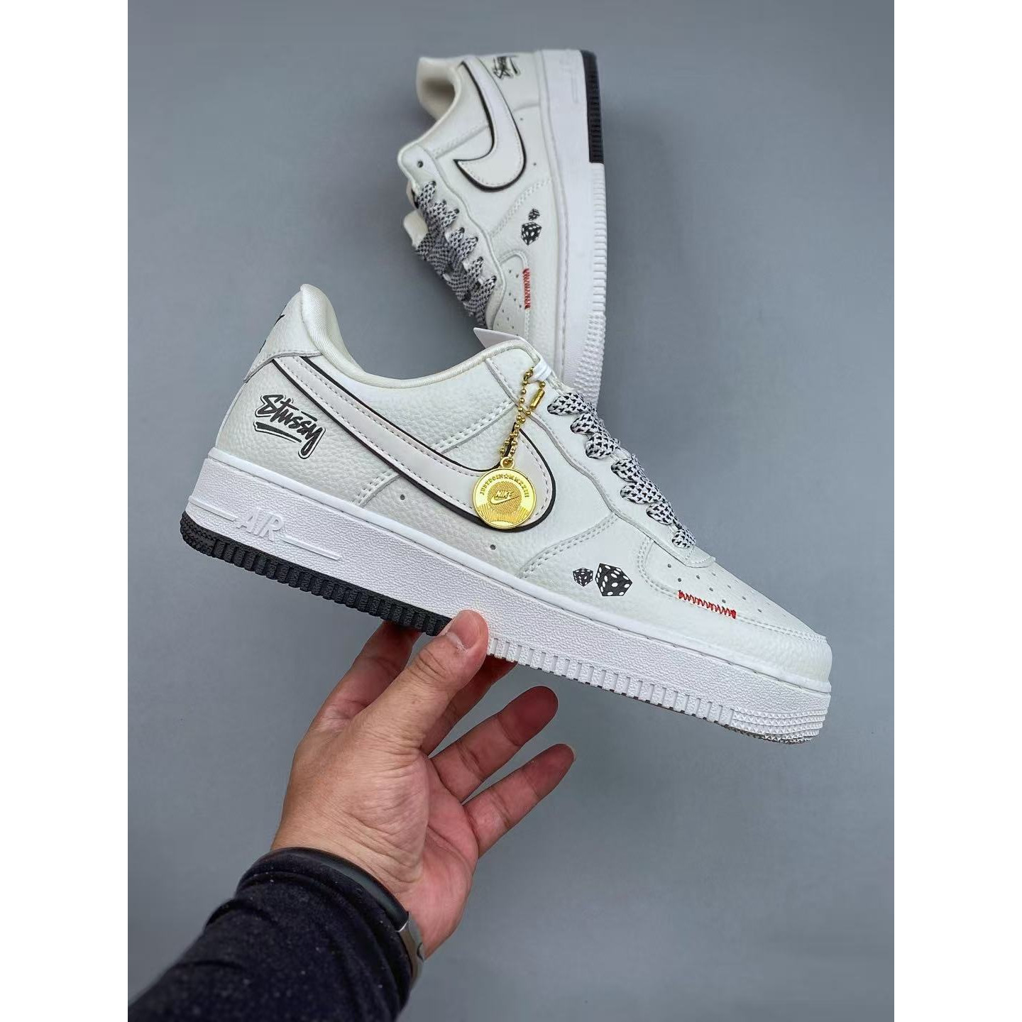 <p>Nike Air Force1 07 low &nbsp;联名款(白)</p>