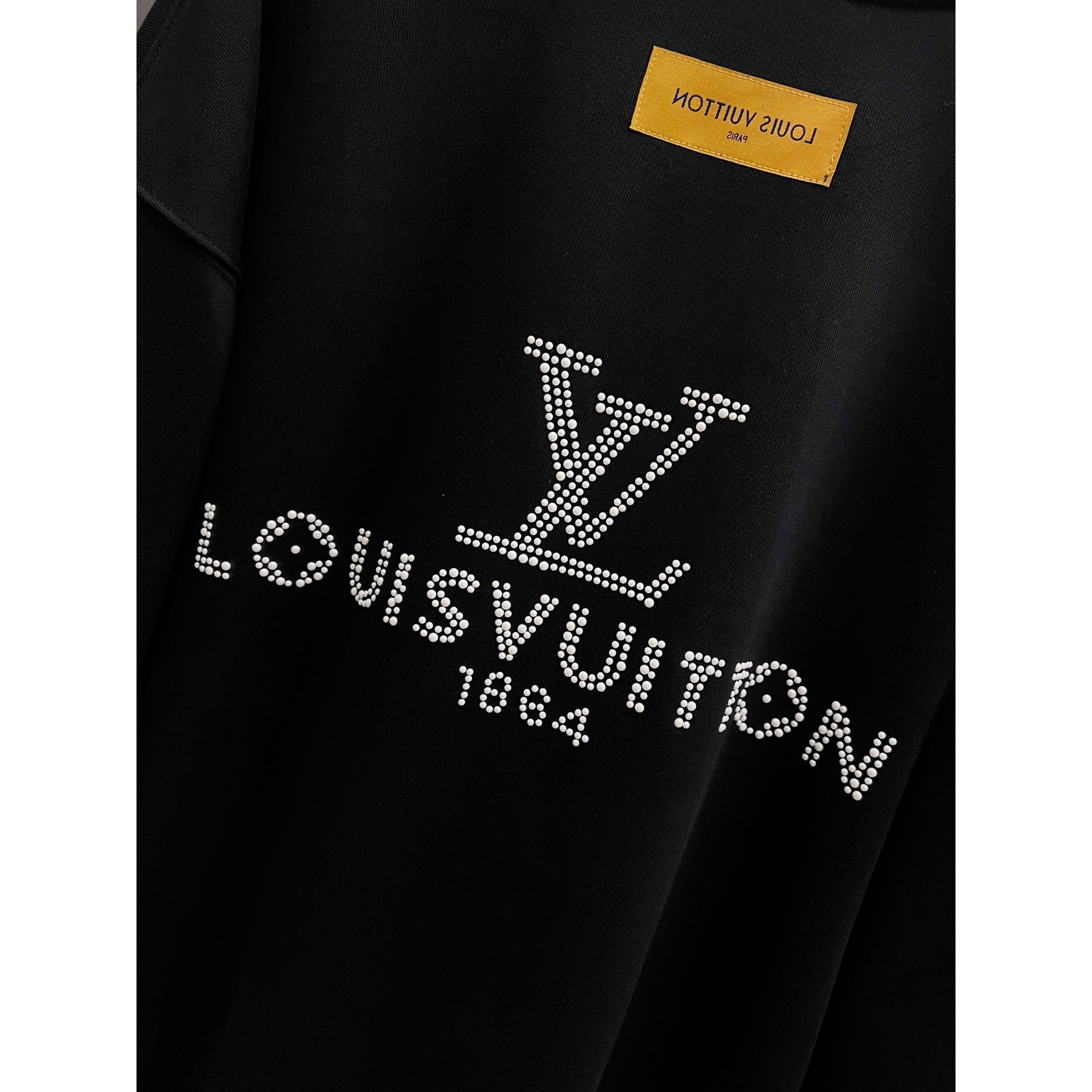 <p>LV 圆领长袖卫衣(黑)</p>