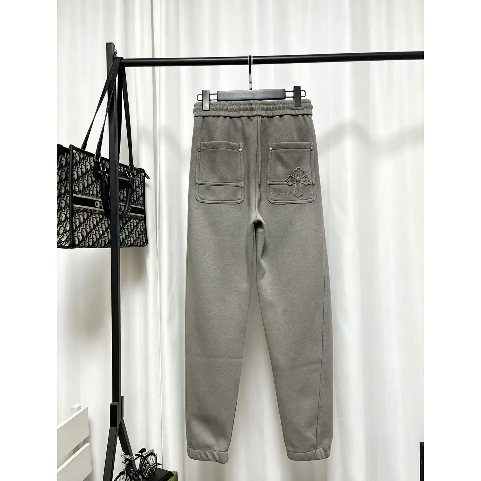 <p>Chrome Hearts 休闲长裤(灰)</p>