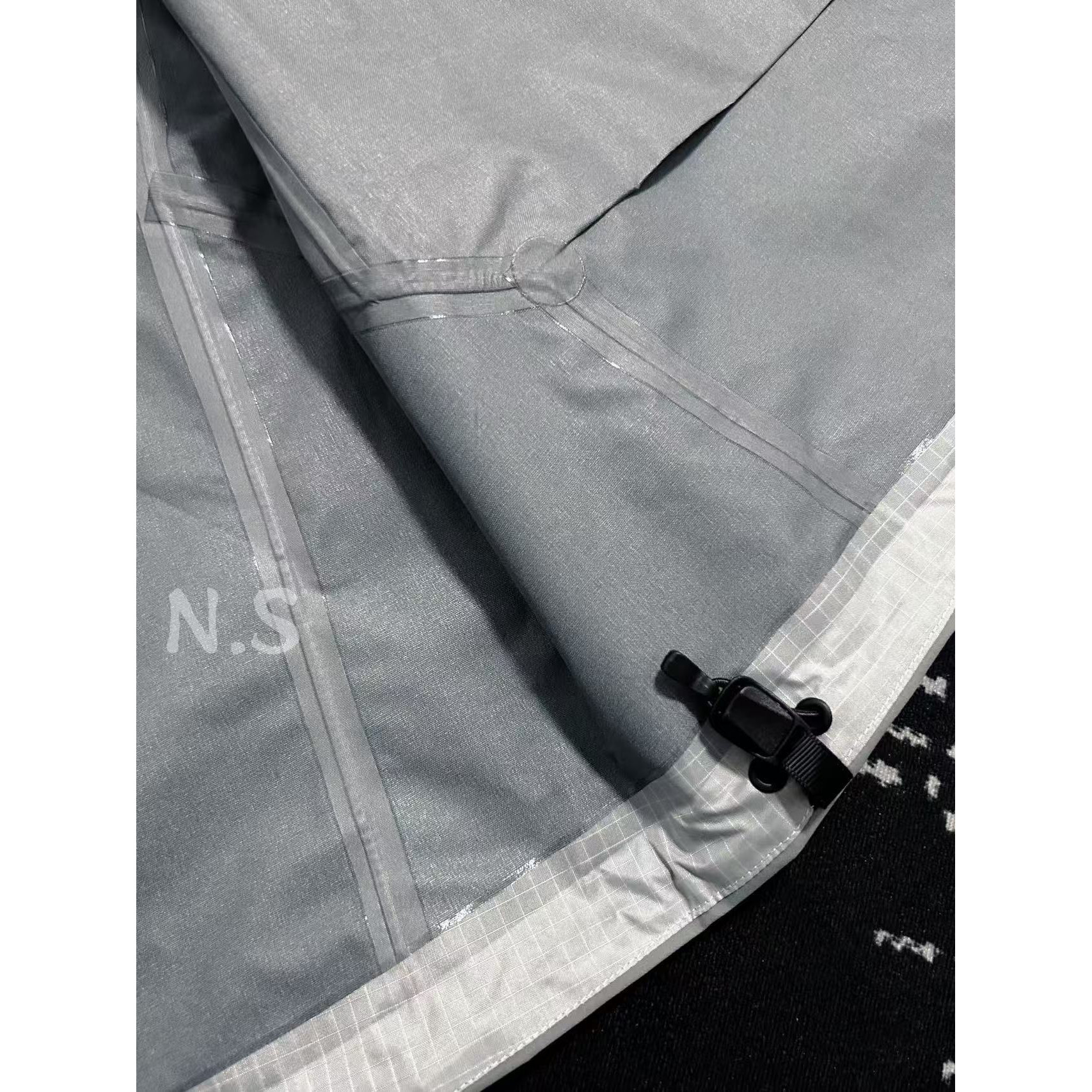 <p>Arc'teryx Beta系列 SL GORE-TEX 硬壳刺绣连帽防水防风透气冲锋衣 (空間灰)</p>