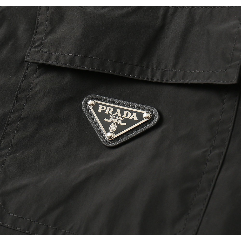 <p>Prada 新款男士夹克外套</p>
