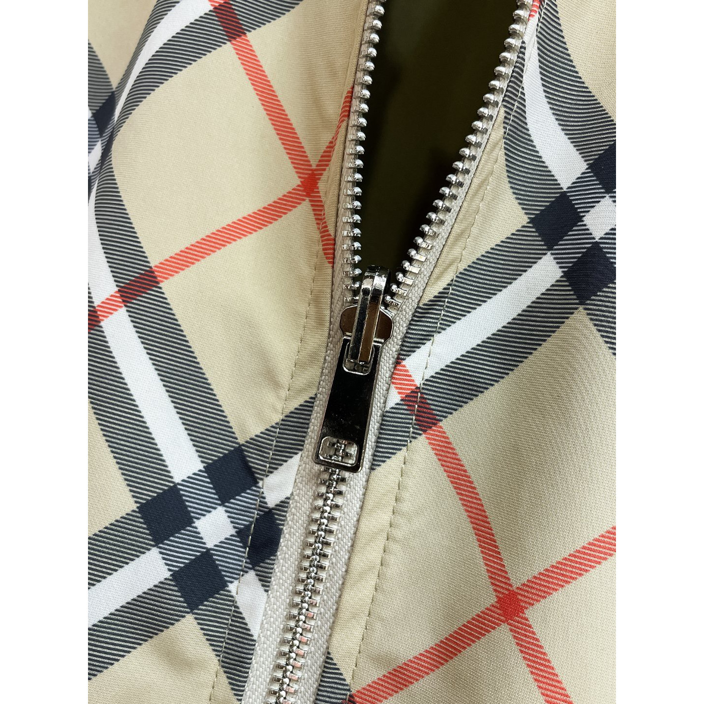 <p>BURBERRY 夹克外套(雙面穿)</p>