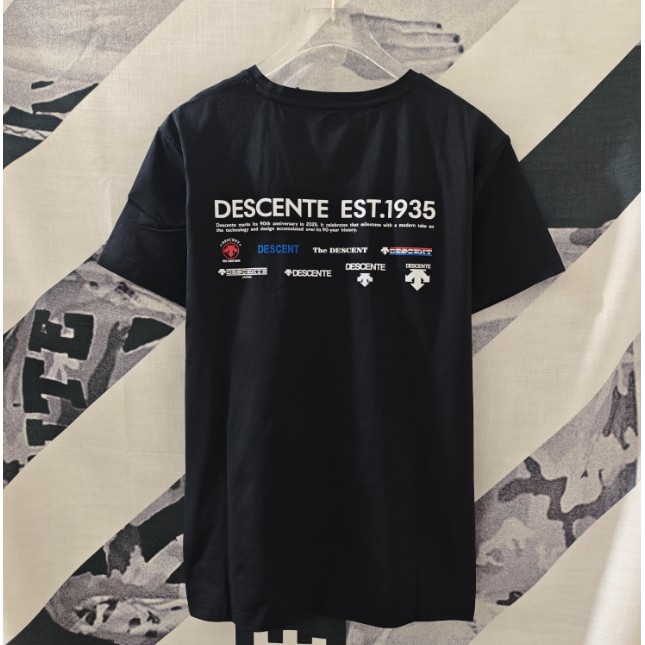<p>DESCENTE 經典款速乾短袖T恤(黑)</p>