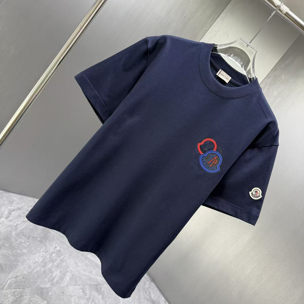 <p>Moncler 短袖T恤(深藍)</p>