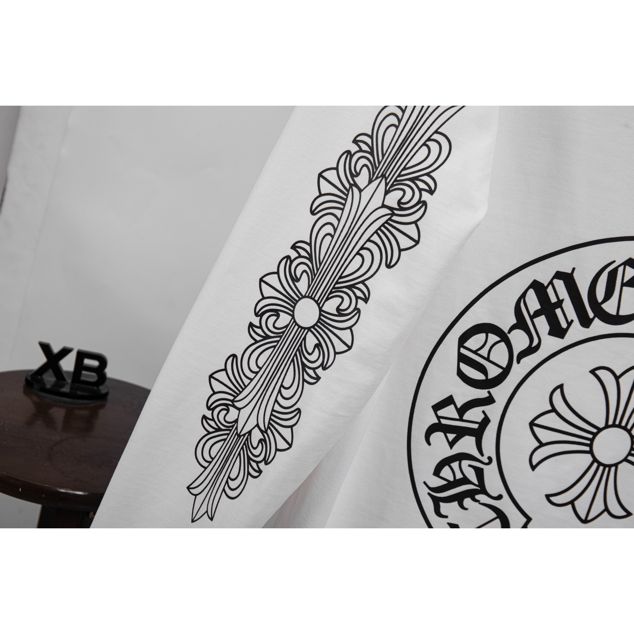 <p>CHROME HEARTS 东京限定长袖T (X489白)</p>