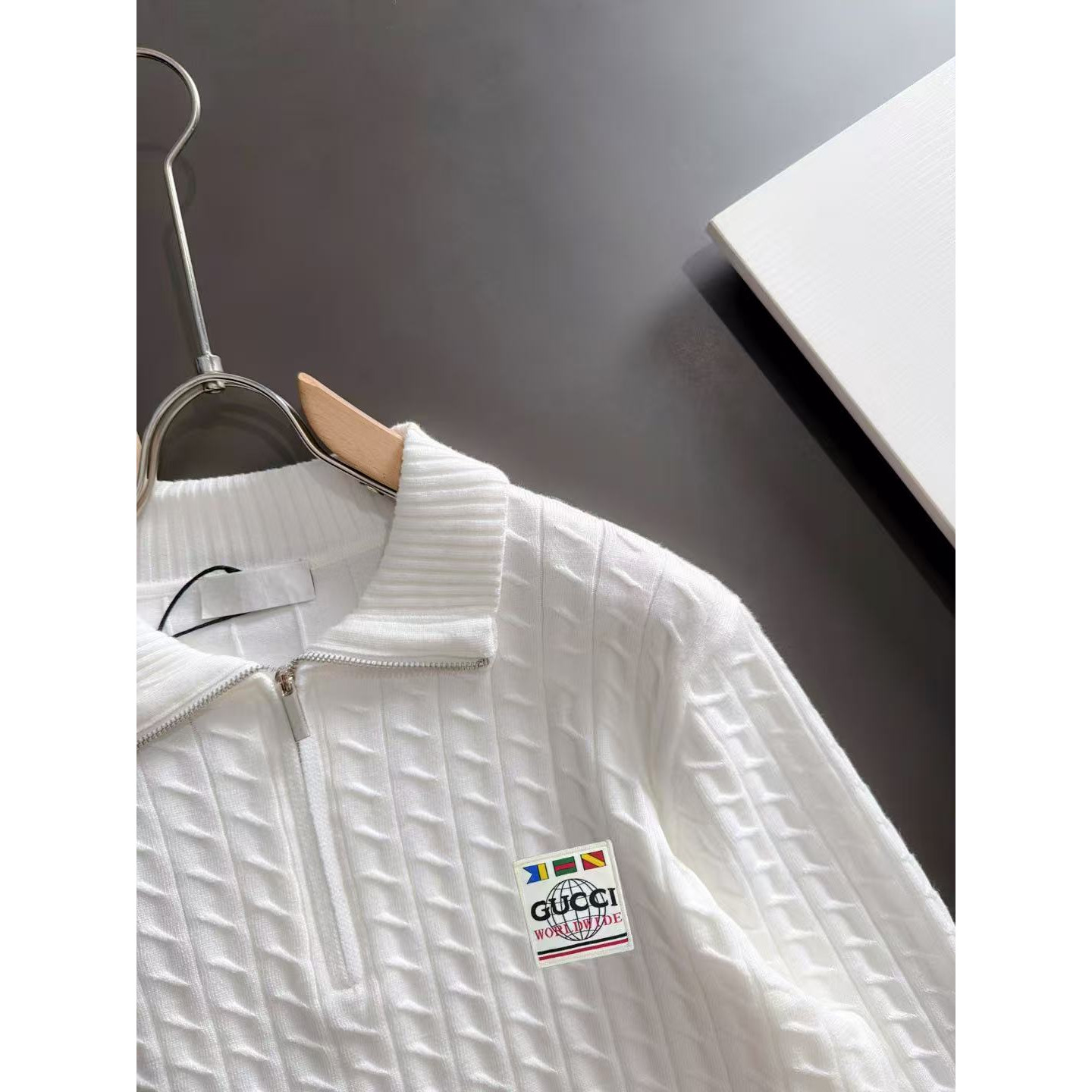 <p>GUCCI&nbsp;秋冬官网最新毛衣(白)</p>