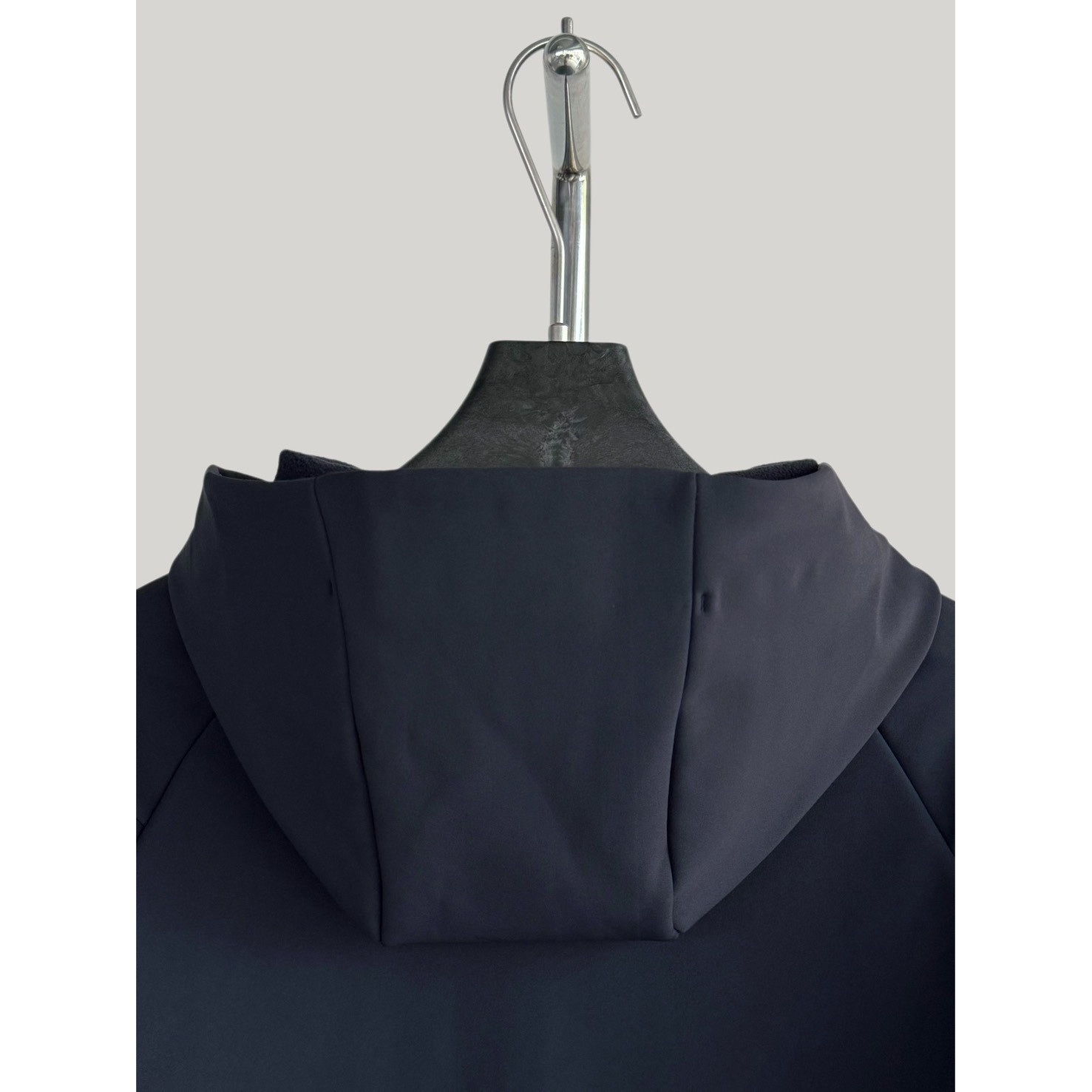 <p>KOLON SPORT 软壳加薄绒冲锋衣(藏青)</p>