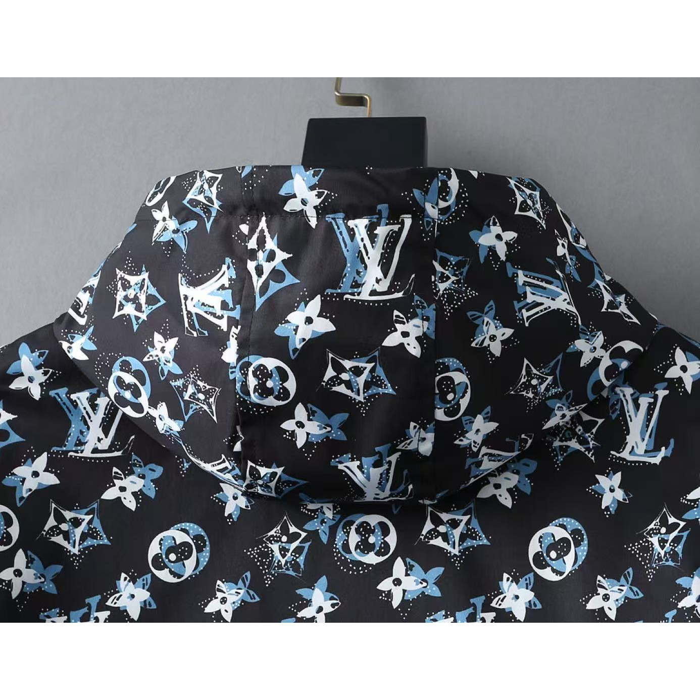 <p>LV 男士夹克外套(黑)</p>
