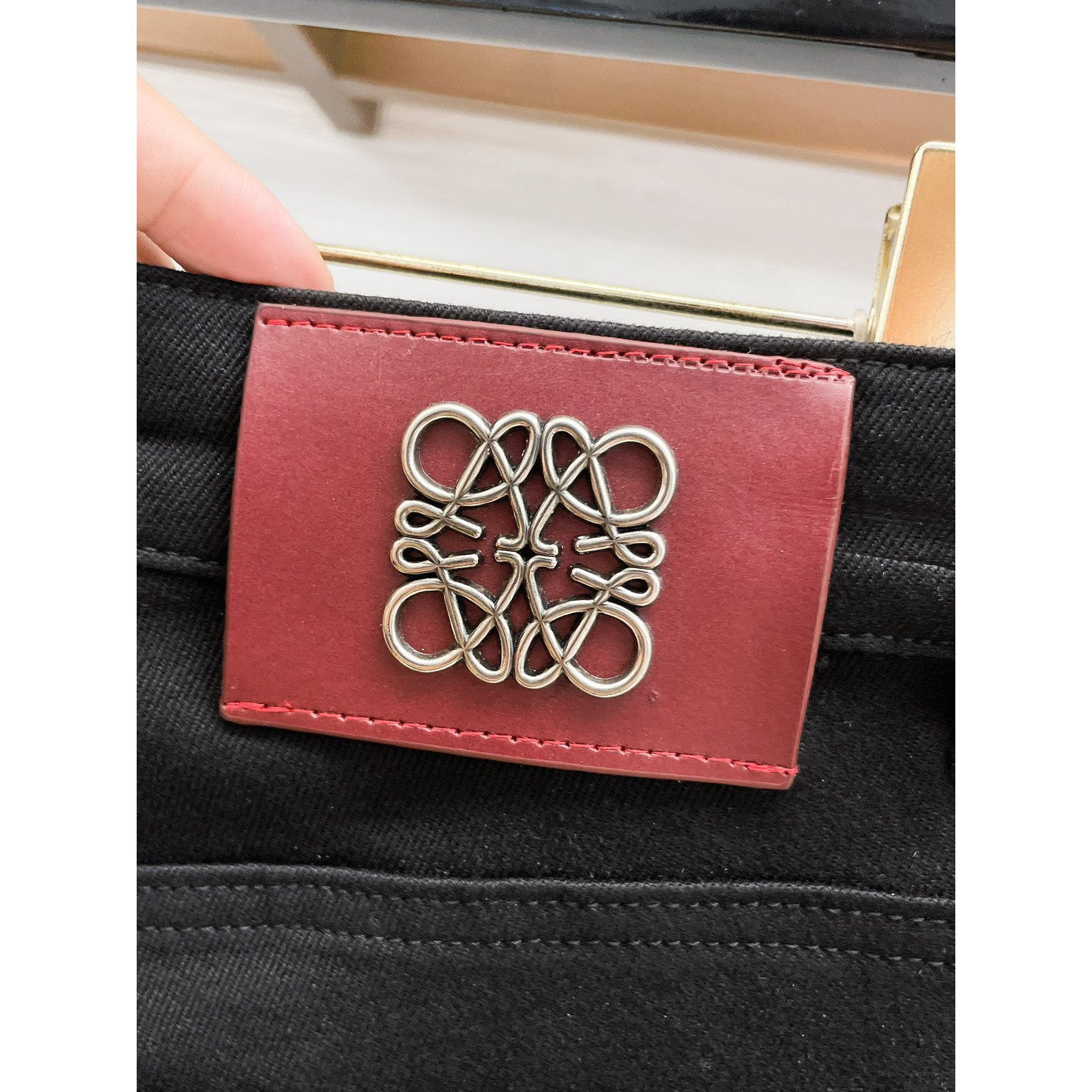 <p>LOEWE&nbsp;高端牛仔裤(黑)</p>