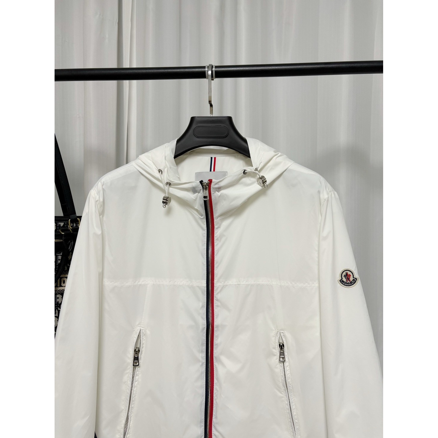<p>Moncler 夹克外套</p>

<p>&nbsp;</p>