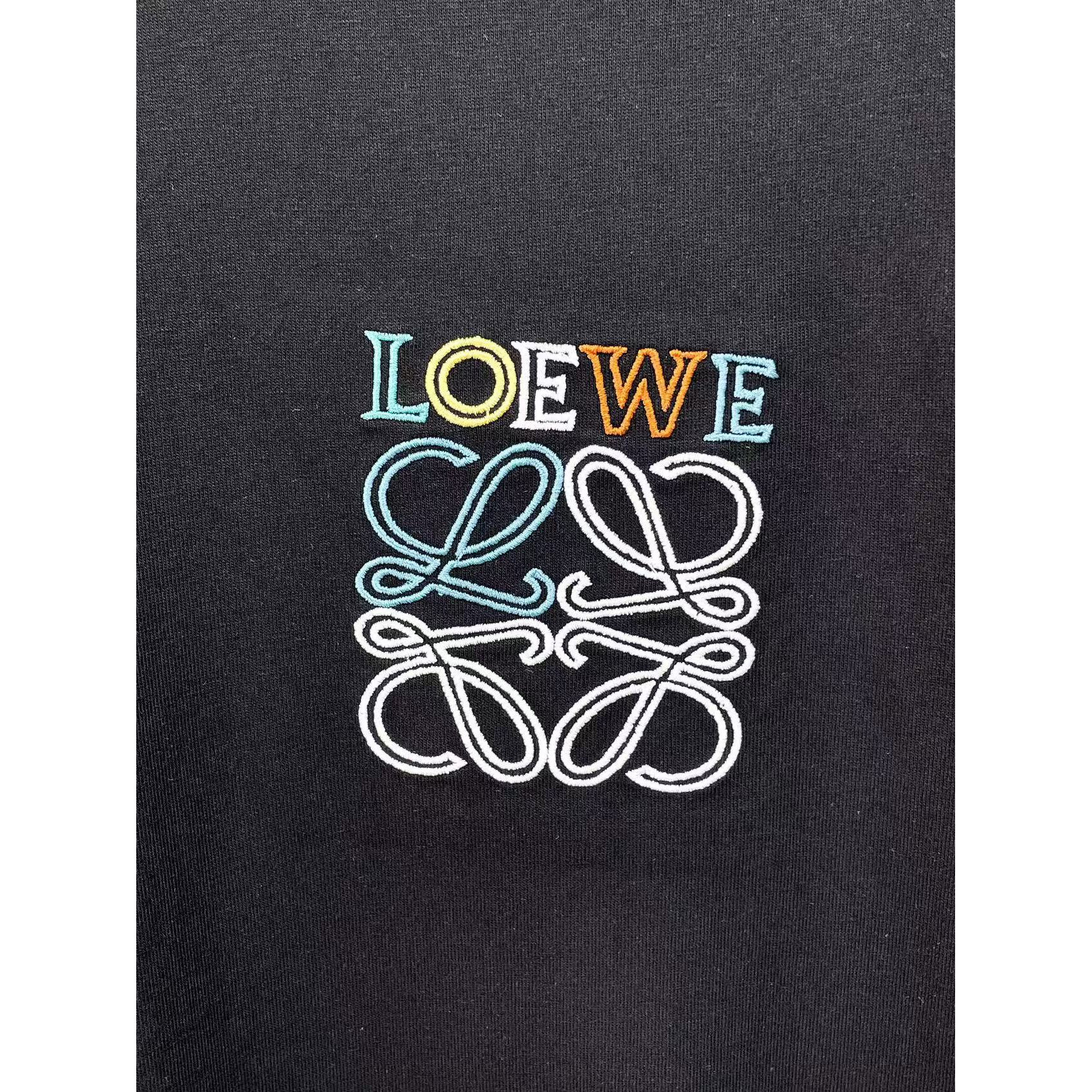 <p>LOEWE 专柜新款短袖T恤(黑)</p>