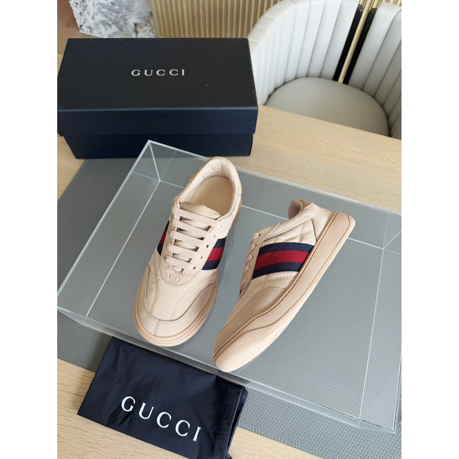 <p>GUCCI 休閒鞋(卡其)</p>