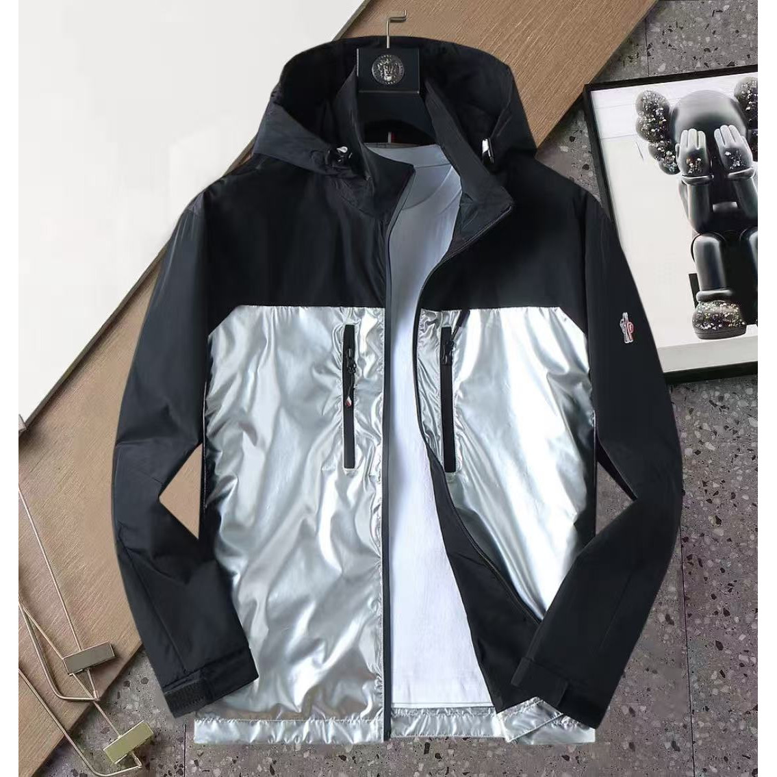 <p>MONCLER 男士夹克外套(800831)</p>