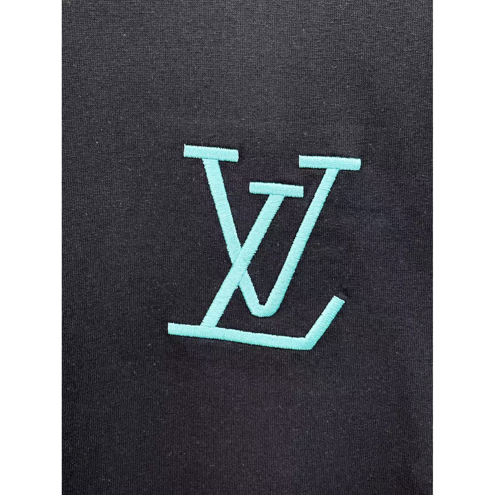<p>LV&nbsp;专柜新款短袖T恤(黑)</p>