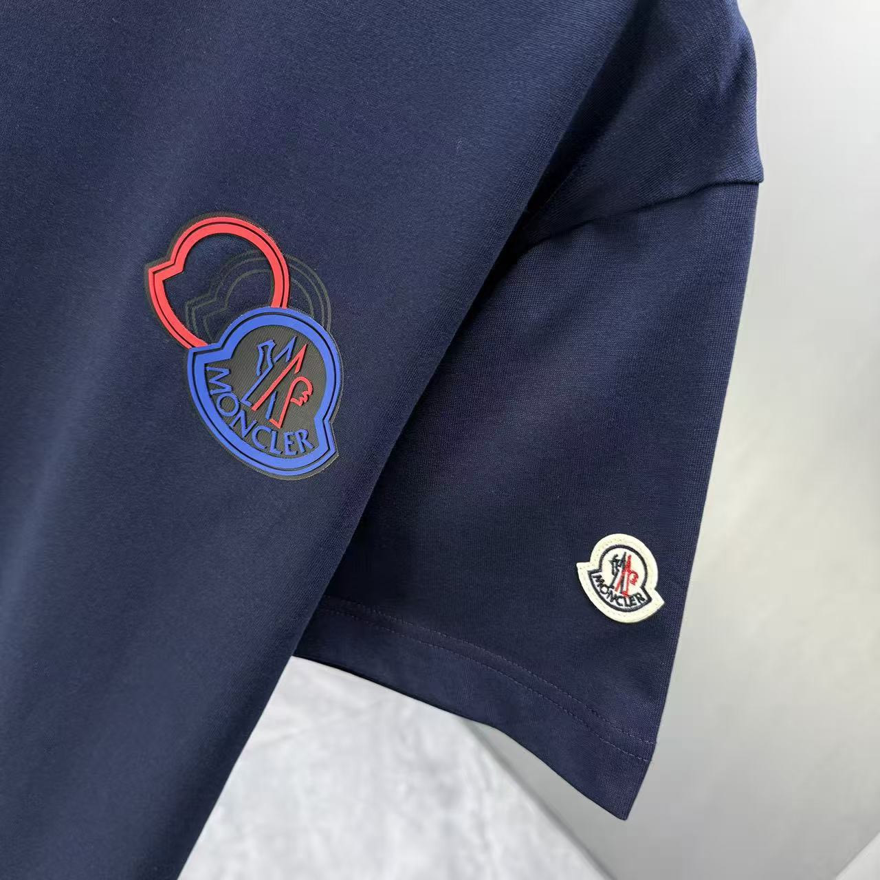 <p>Moncler 短袖T恤(深藍)</p>