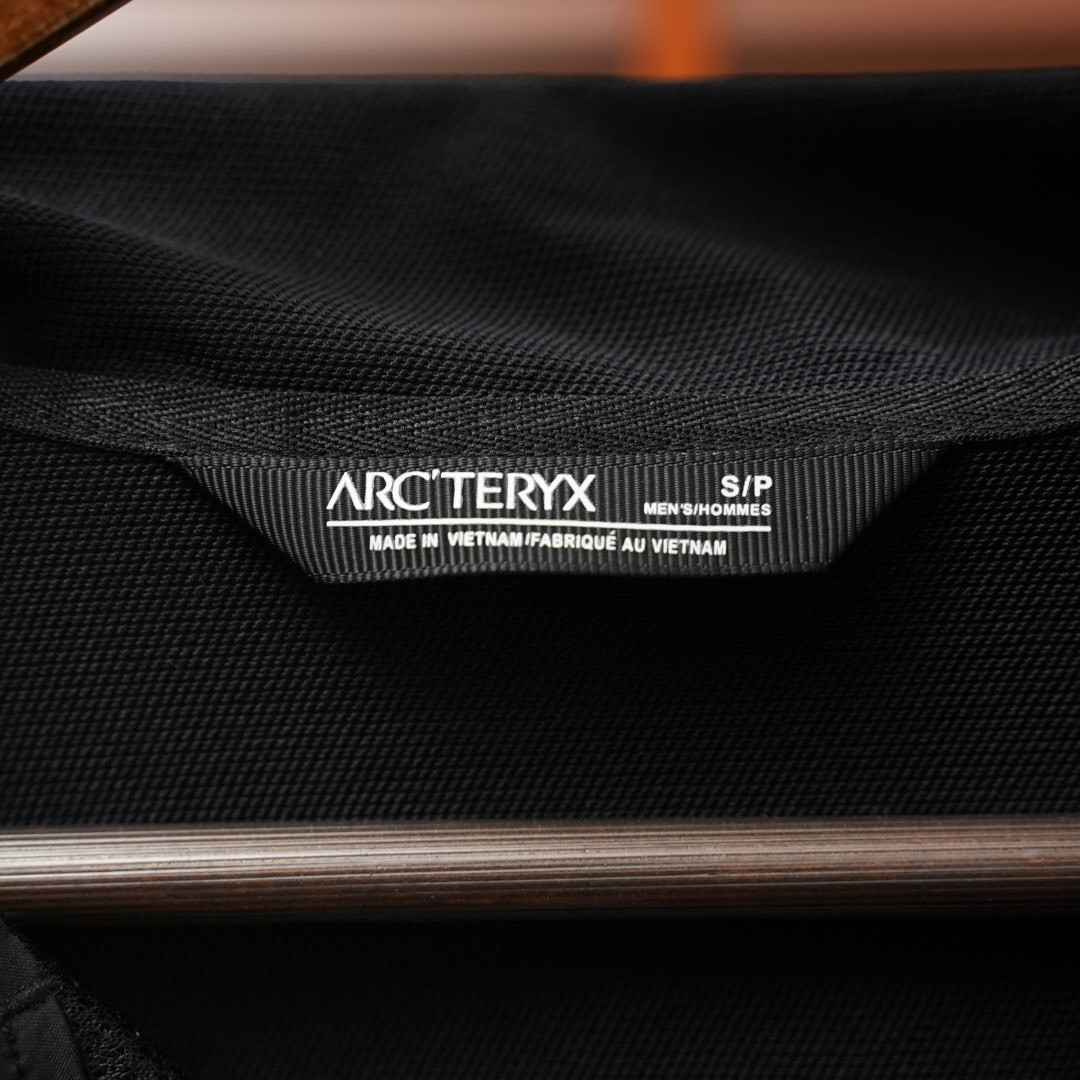 <p>ARC'TERYX 女款Hoody软壳连帽夹克(黑)</p>