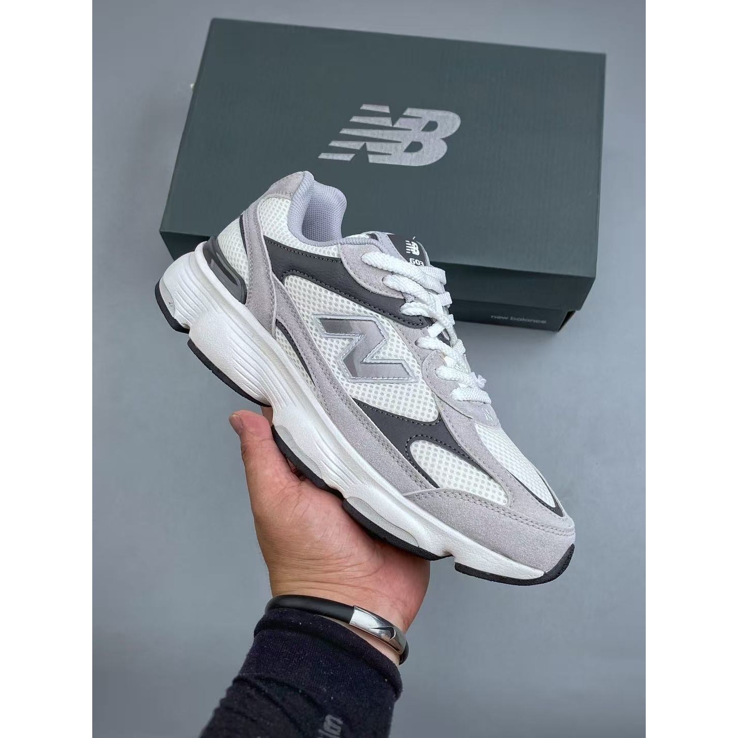 <p>New Balance 603系列 运动慢跑鞋(灰)</p>