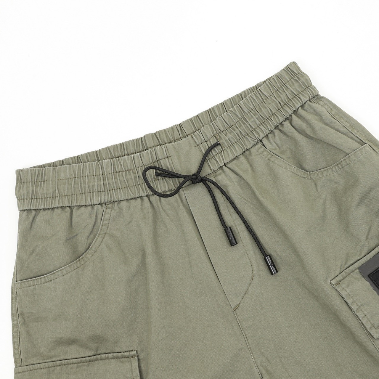 <p>Stone Island 经典工装短裤</p>